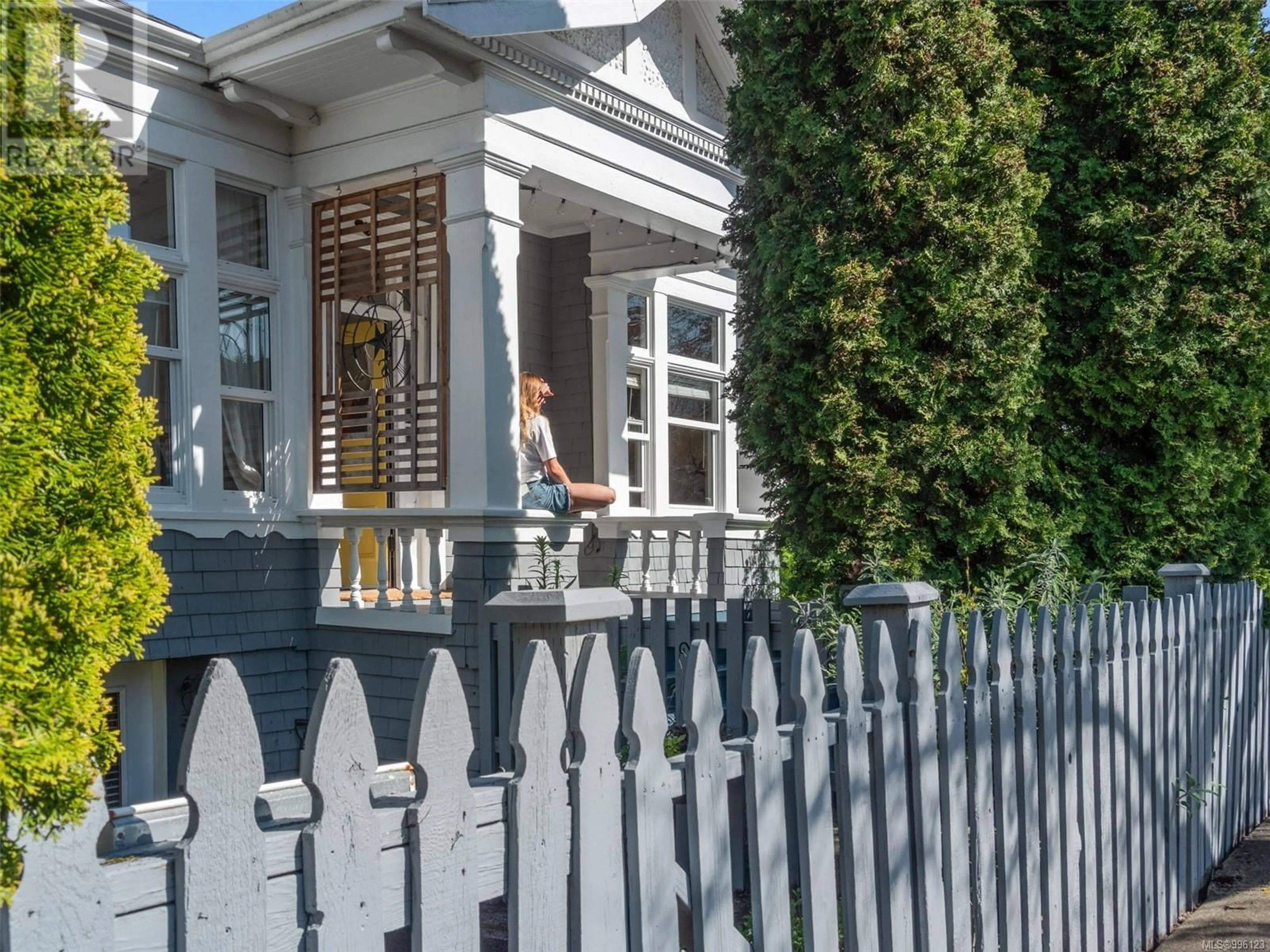 Unknown for 917 CATHERINE STREET, Victoria British Columbia V9A3V3