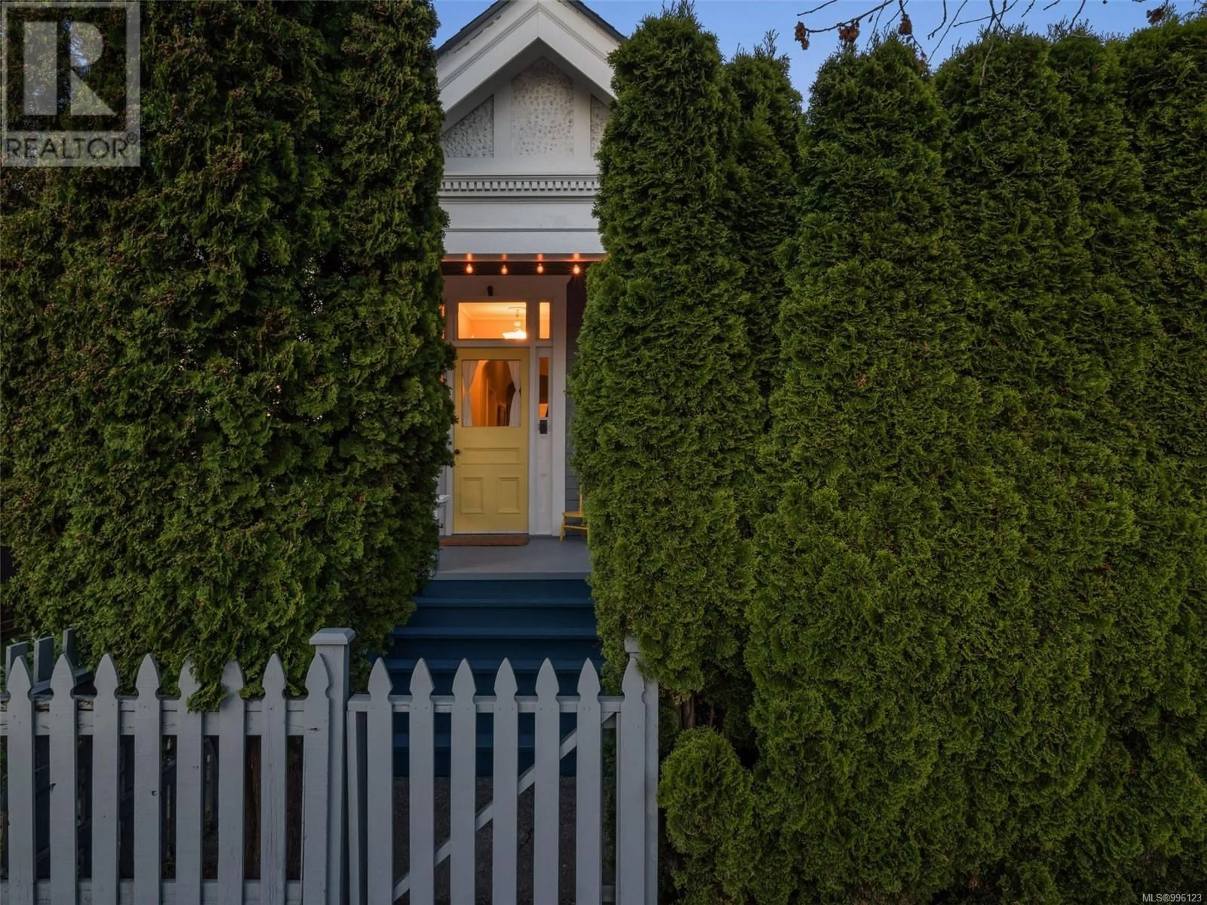 Unknown for 917 CATHERINE STREET, Victoria British Columbia V9A3V3