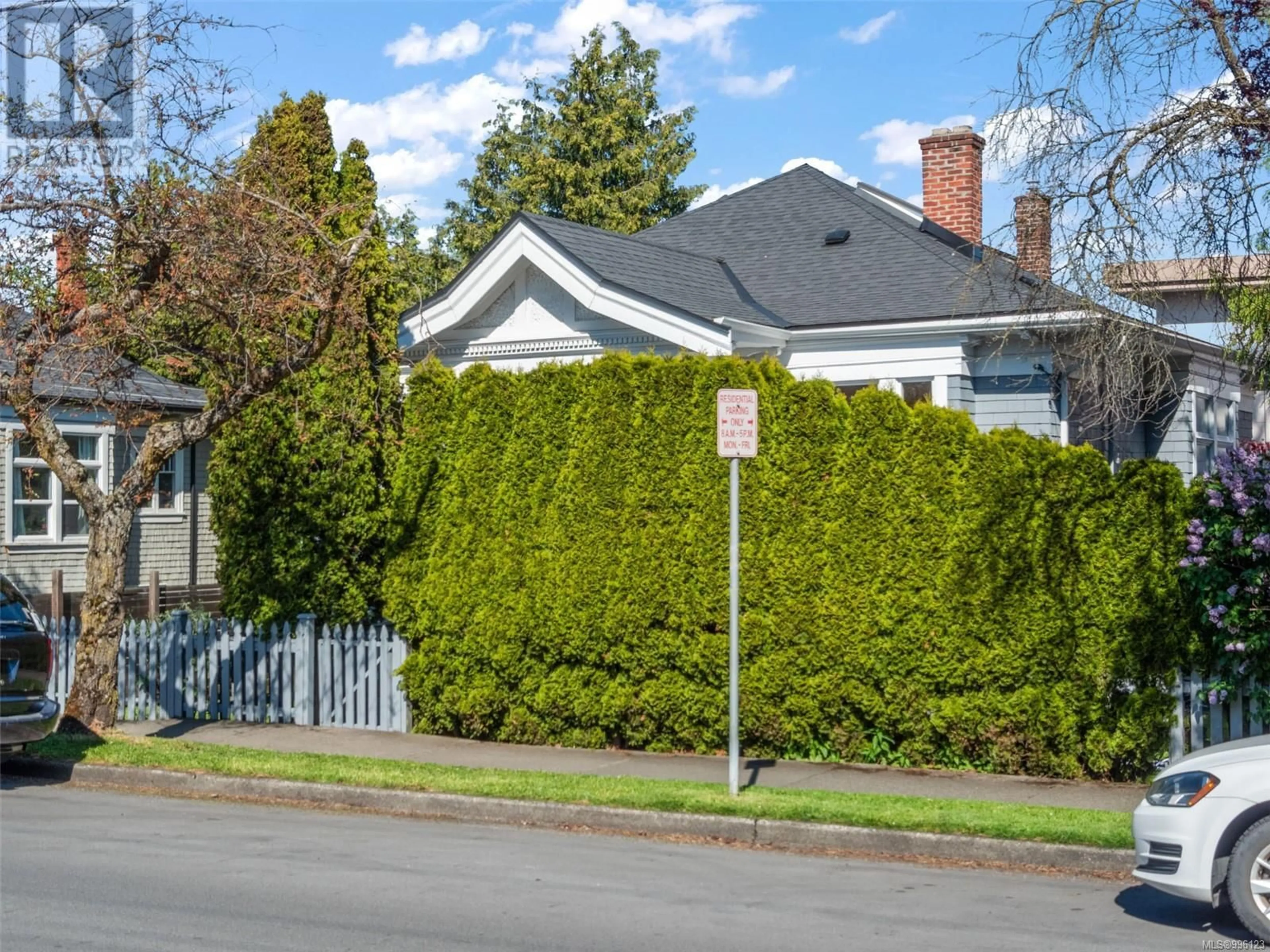 Home with brick exterior material, street for 917 CATHERINE STREET, Victoria British Columbia V9A3V3