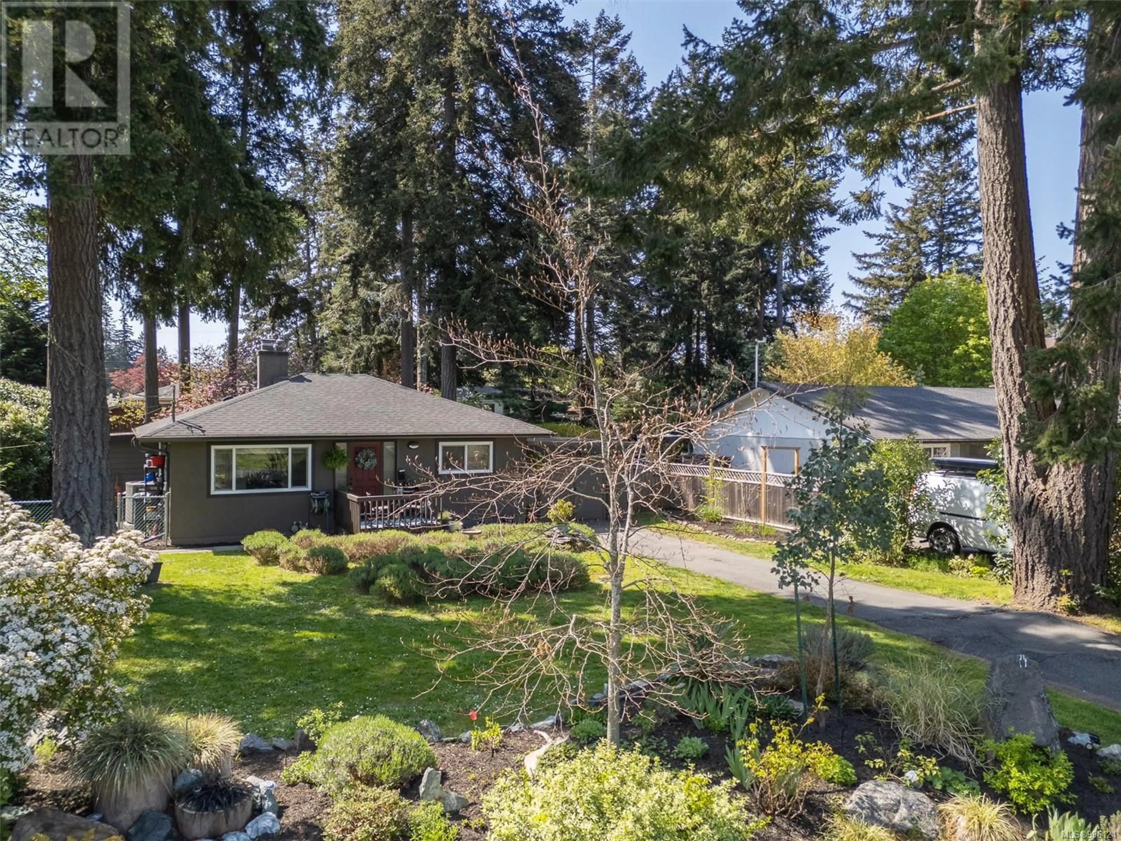 A pic from outside/outdoor area/front of a property/back of a property/a pic from drone, unknown for 455 TIPTON AVENUE, Colwood British Columbia V9C2B8