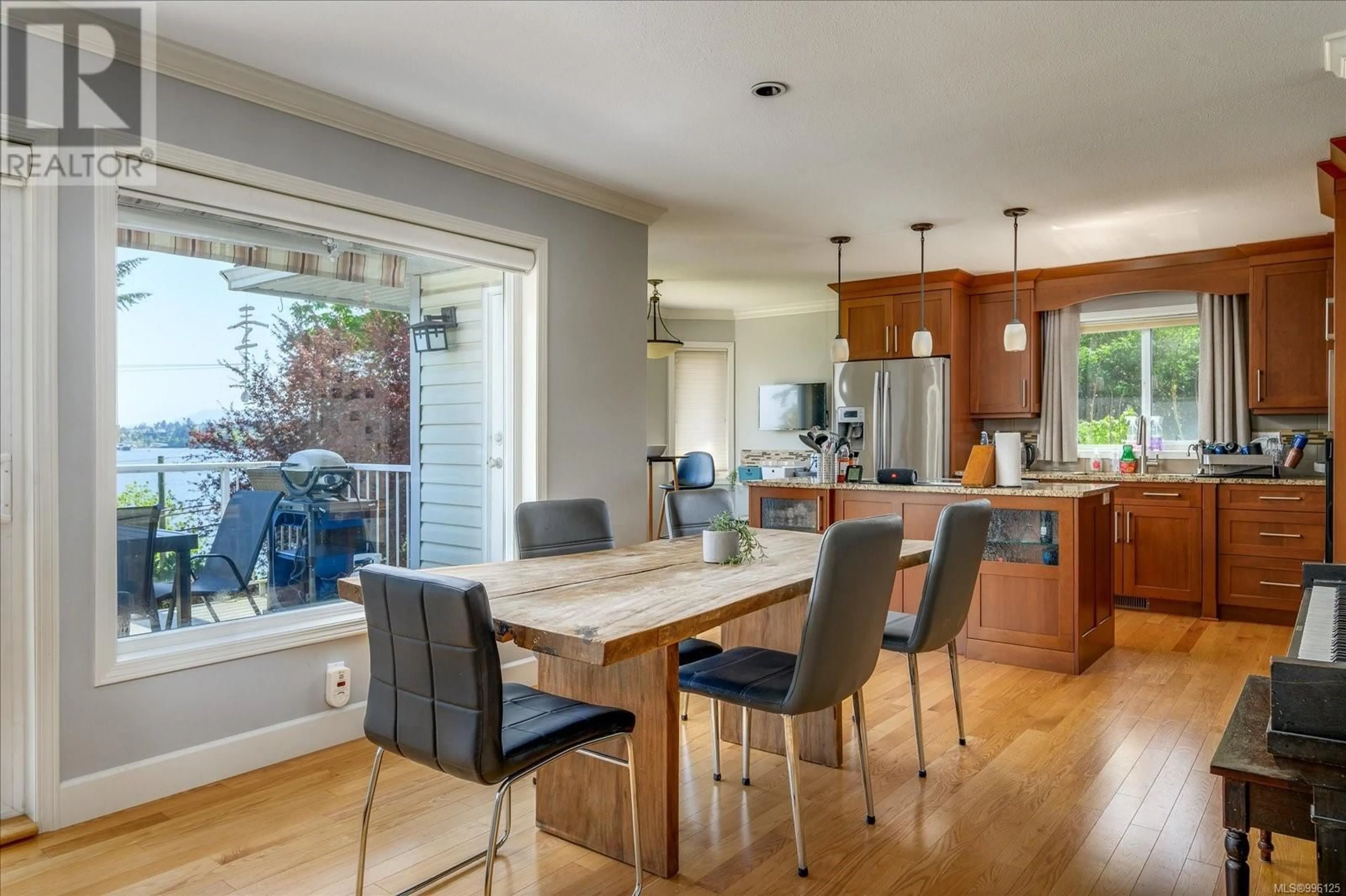 Open concept kitchen, wood/laminate floor for 1362 IVY LANE, Nanaimo British Columbia V9T5T2