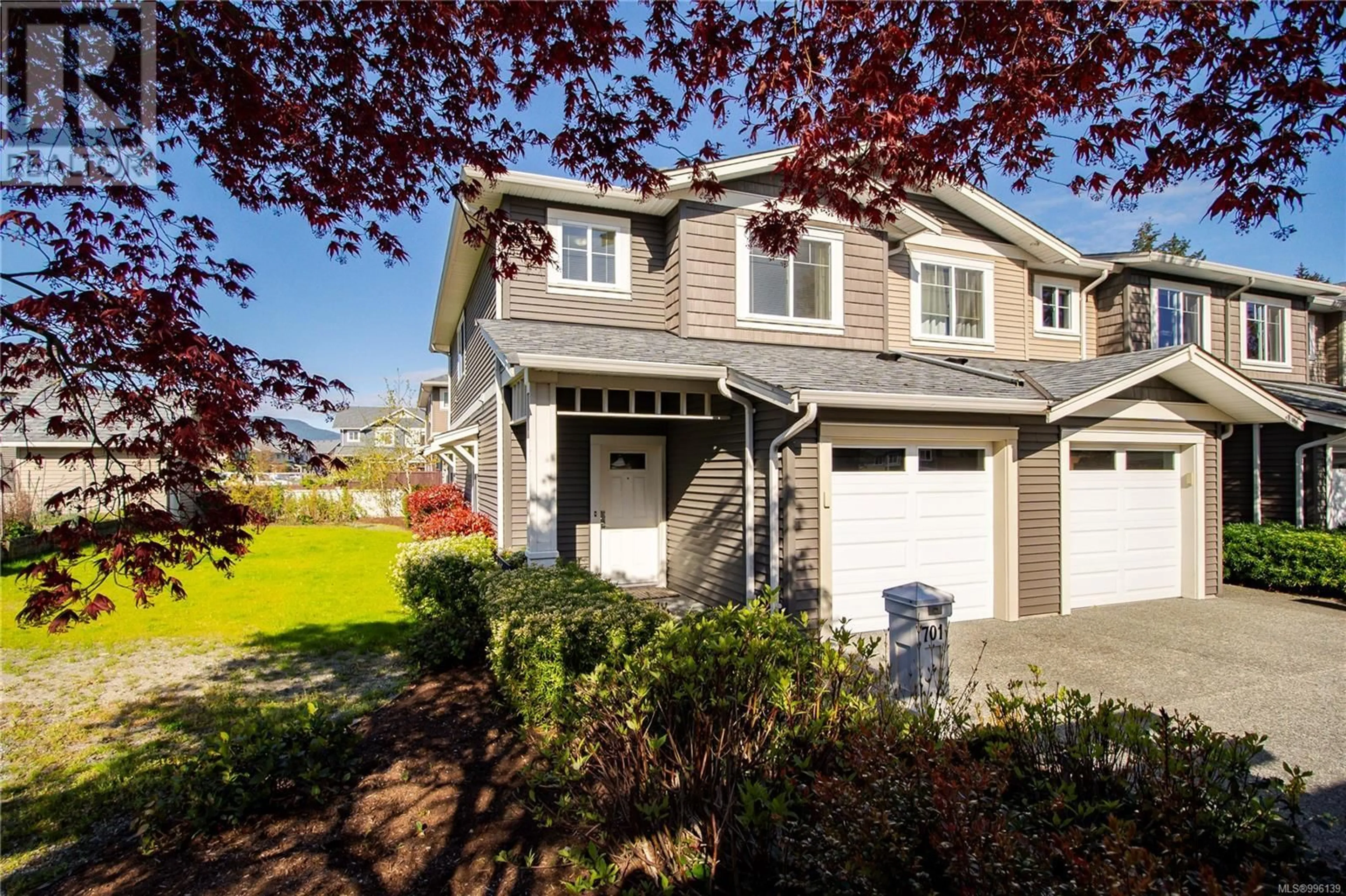 Home with vinyl exterior material, street for 701 - 1675 CRESCENT VIEW DRIVE, Nanaimo British Columbia V9S0A8