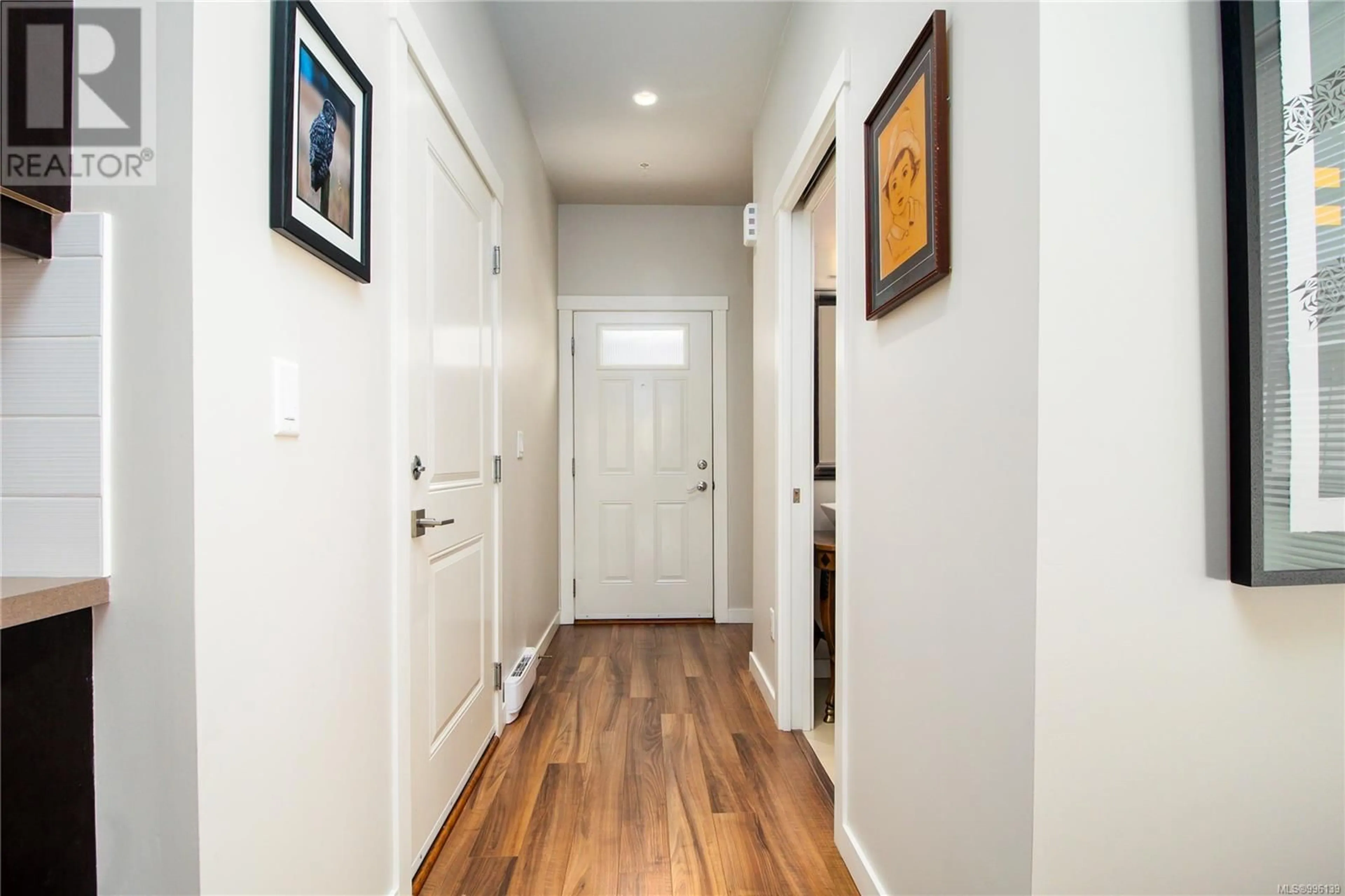 Indoor entryway for 701 - 1675 CRESCENT VIEW DRIVE, Nanaimo British Columbia V9S0A8