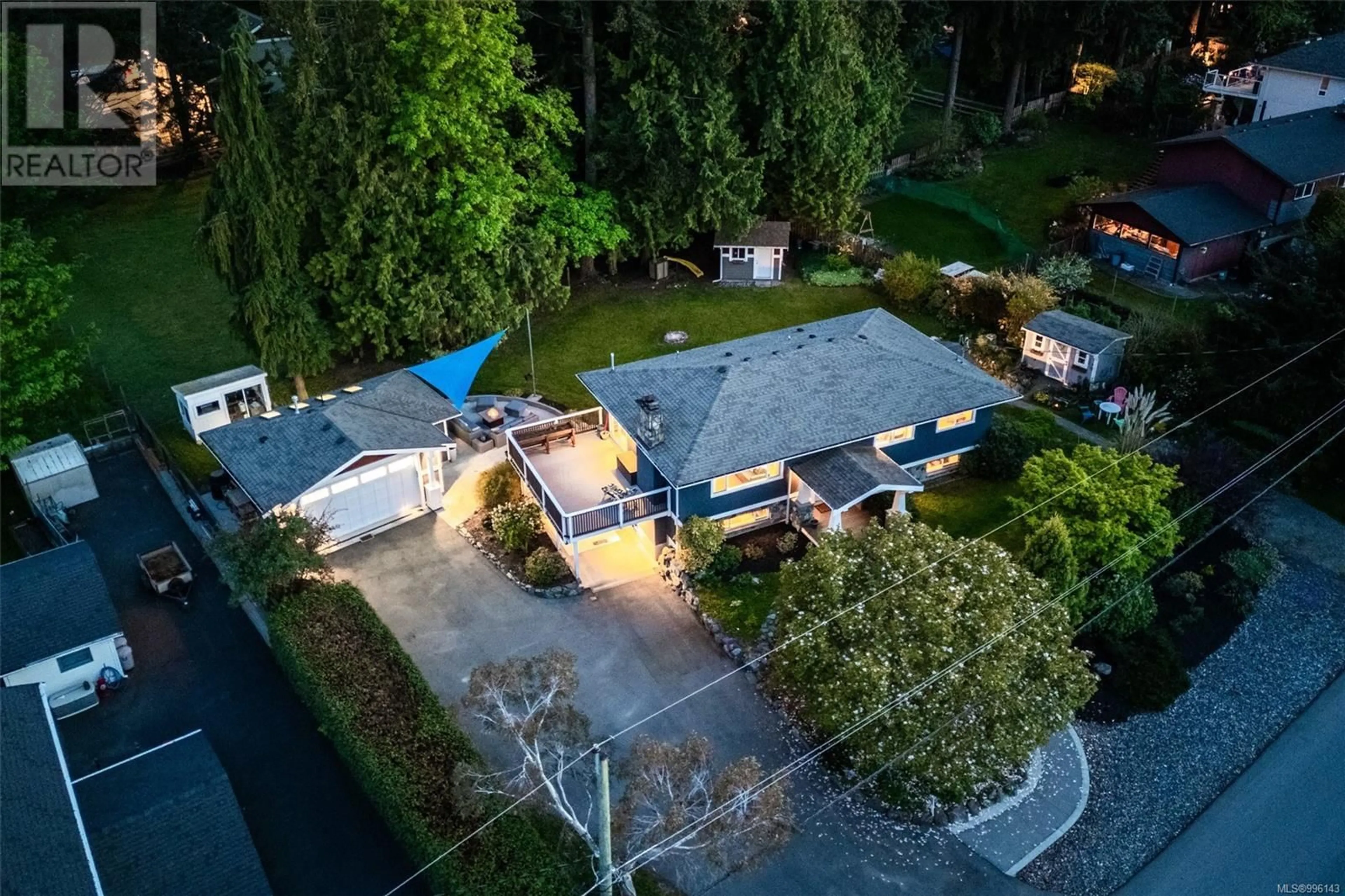 A pic from outside/outdoor area/front of a property/back of a property/a pic from drone, street for 2457 MEADOWLAND DRIVE, Central Saanich British Columbia V8Z5P6