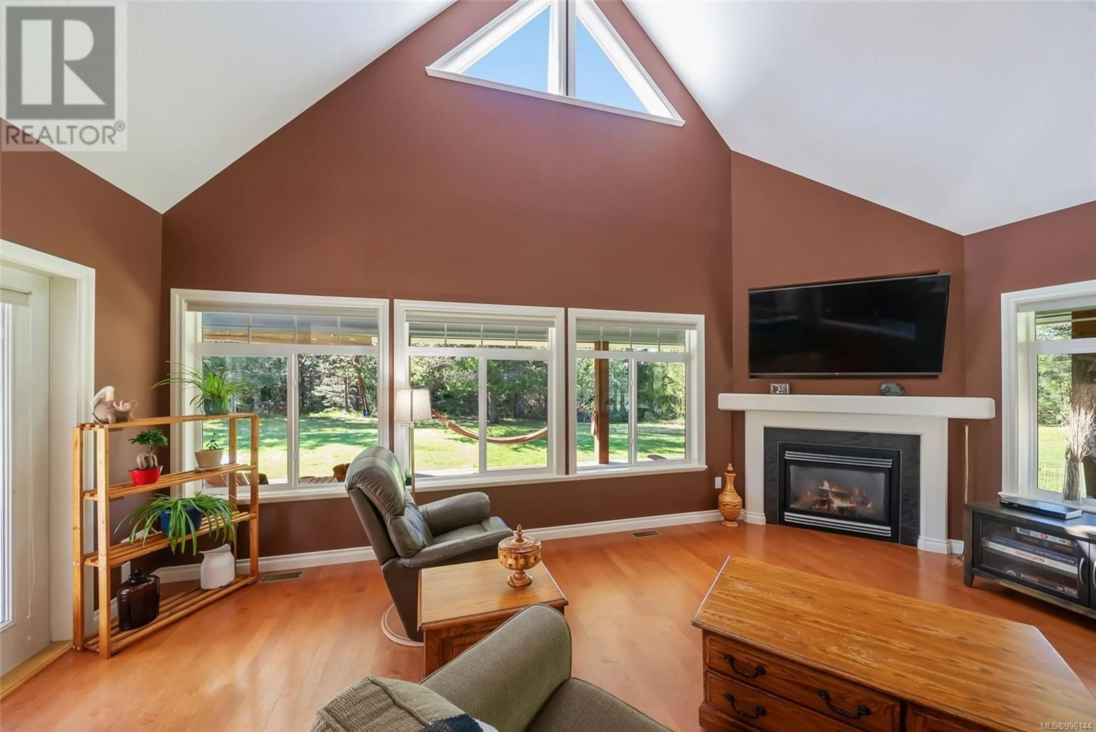 Living room with furniture, wood/laminate floor for 2190 HONEY WULFF CLOSE, Nanoose Bay British Columbia V9P9L6