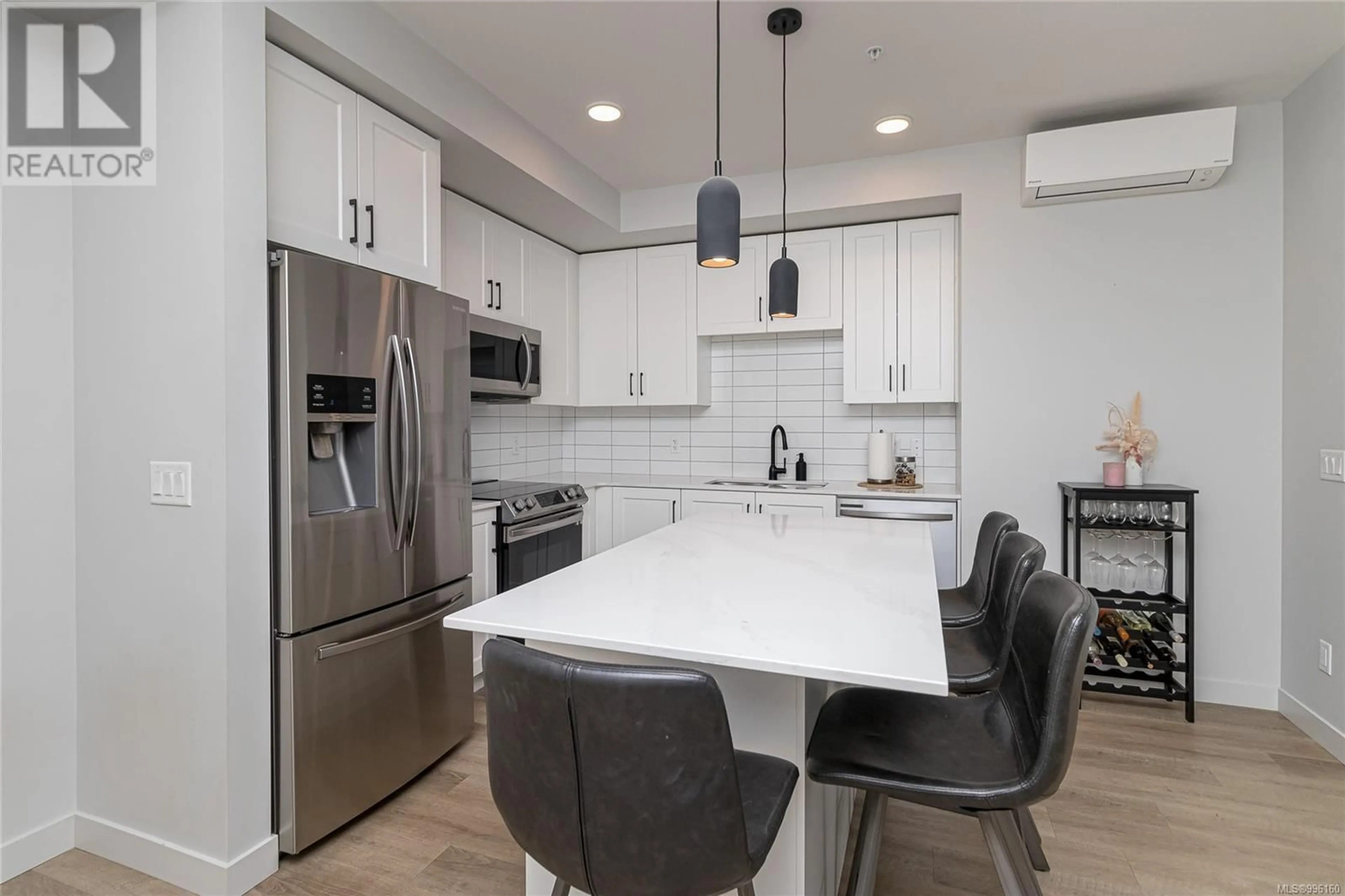 Open concept kitchen, ceramic/tile floor for 407 - 2465 GATEWAY ROAD, Langford British Columbia V9B6R1
