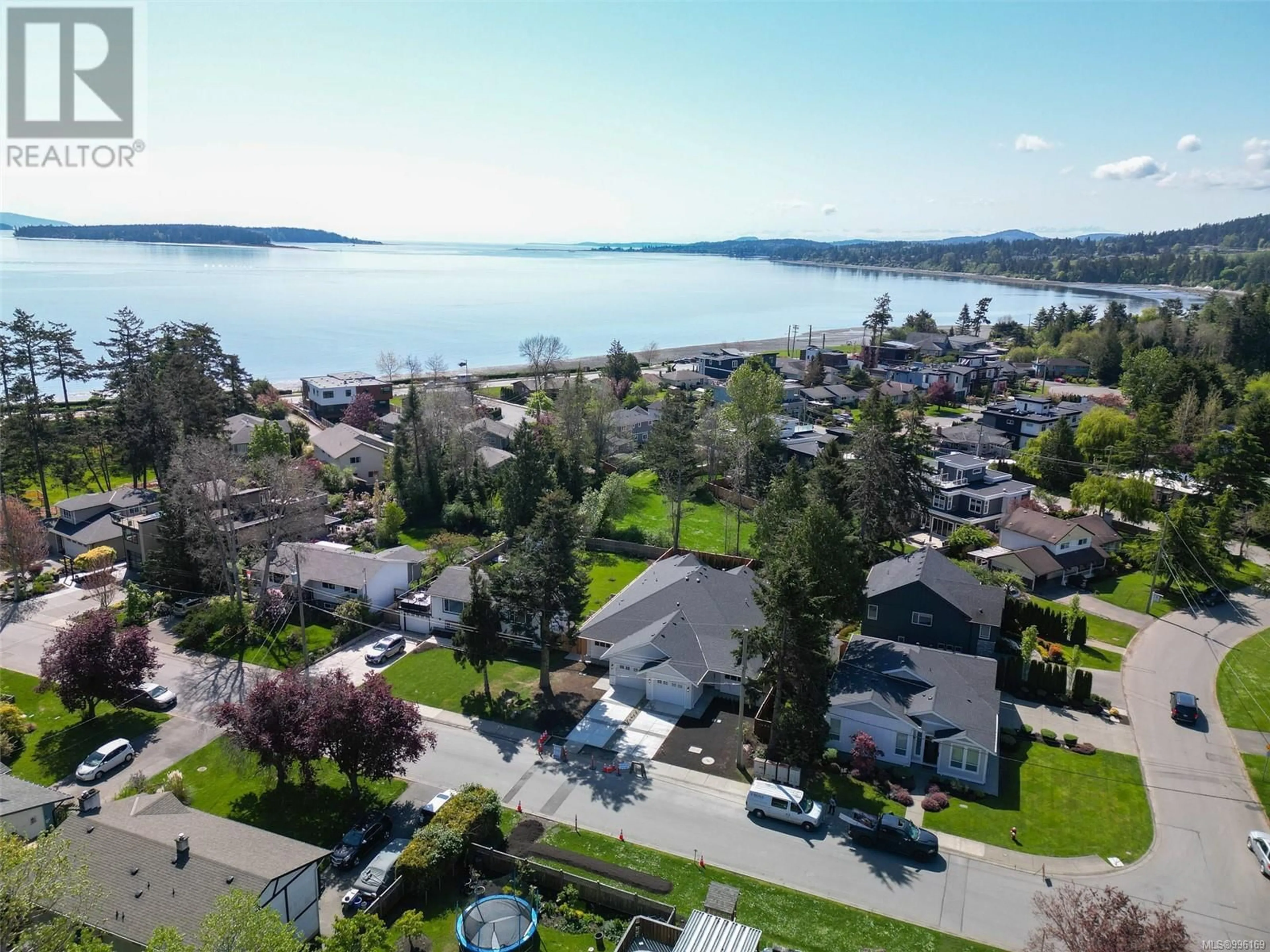 A pic from outside/outdoor area/front of a property/back of a property/a pic from drone, water/lake/river/ocean view for 2253 FROST AVENUE, Sidney British Columbia V8L1P7
