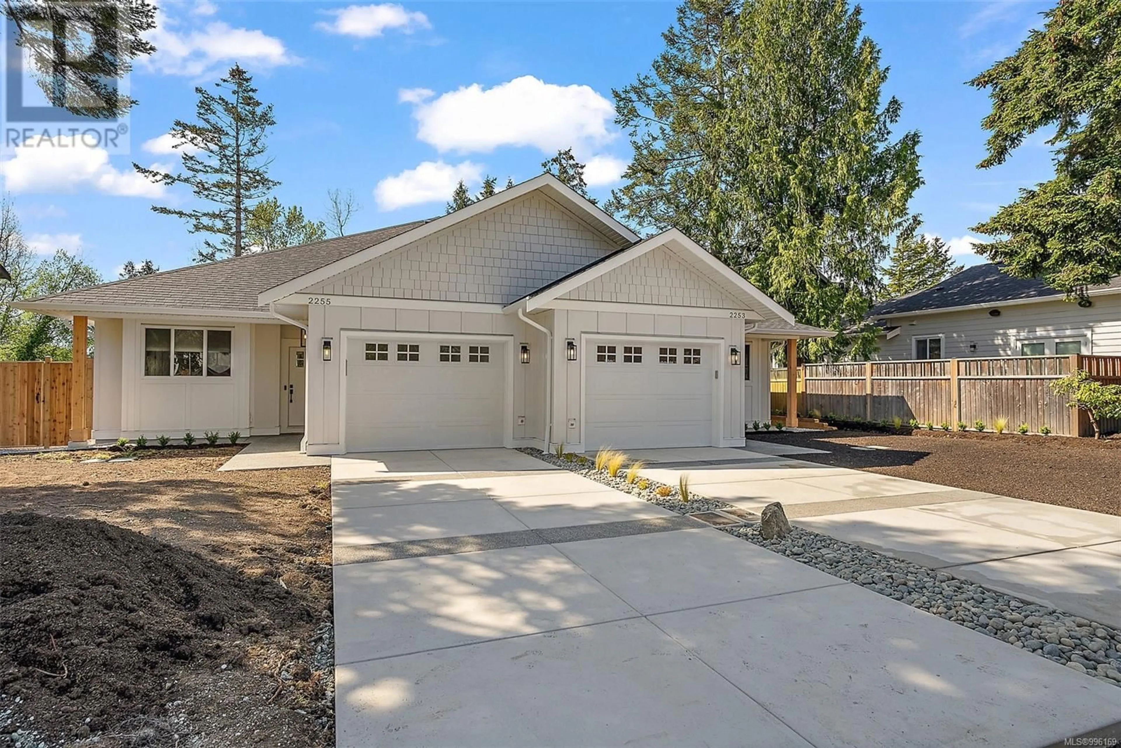 Home with vinyl exterior material, street for 2253 FROST AVENUE, Sidney British Columbia V8L1P7