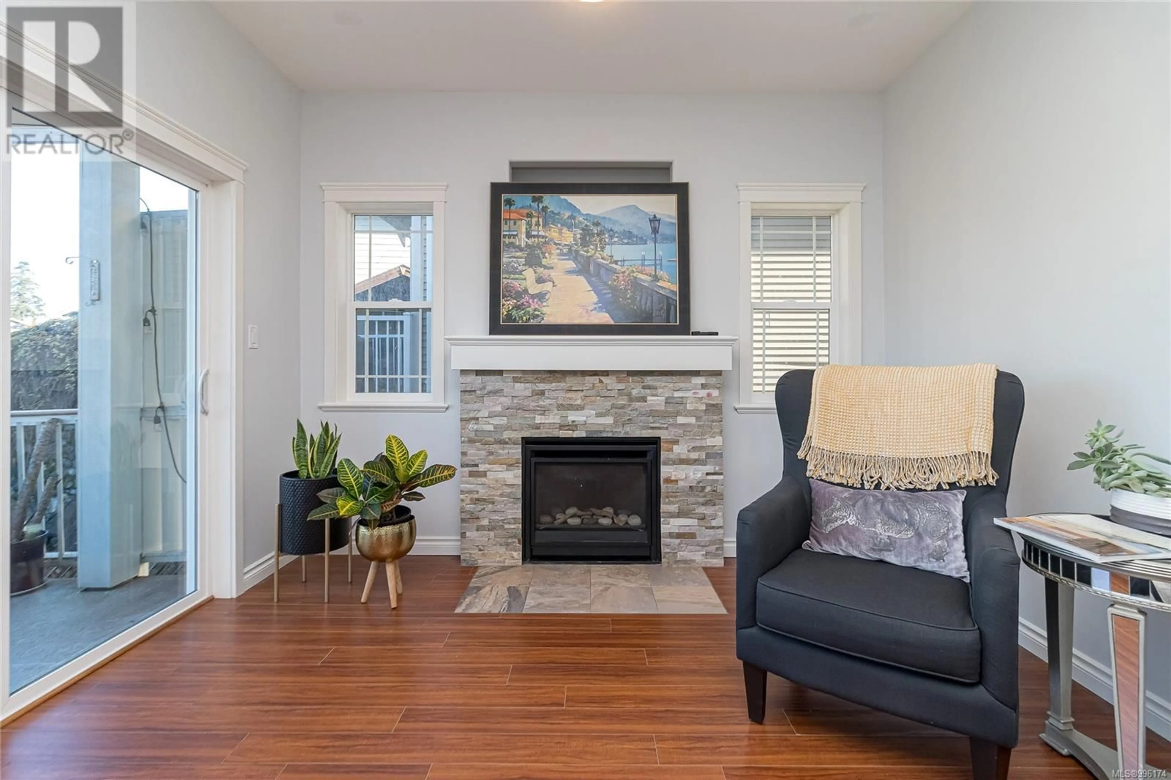 Living room with furniture, unknown for 952 WALFRED ROAD, Langford British Columbia V9C2P4