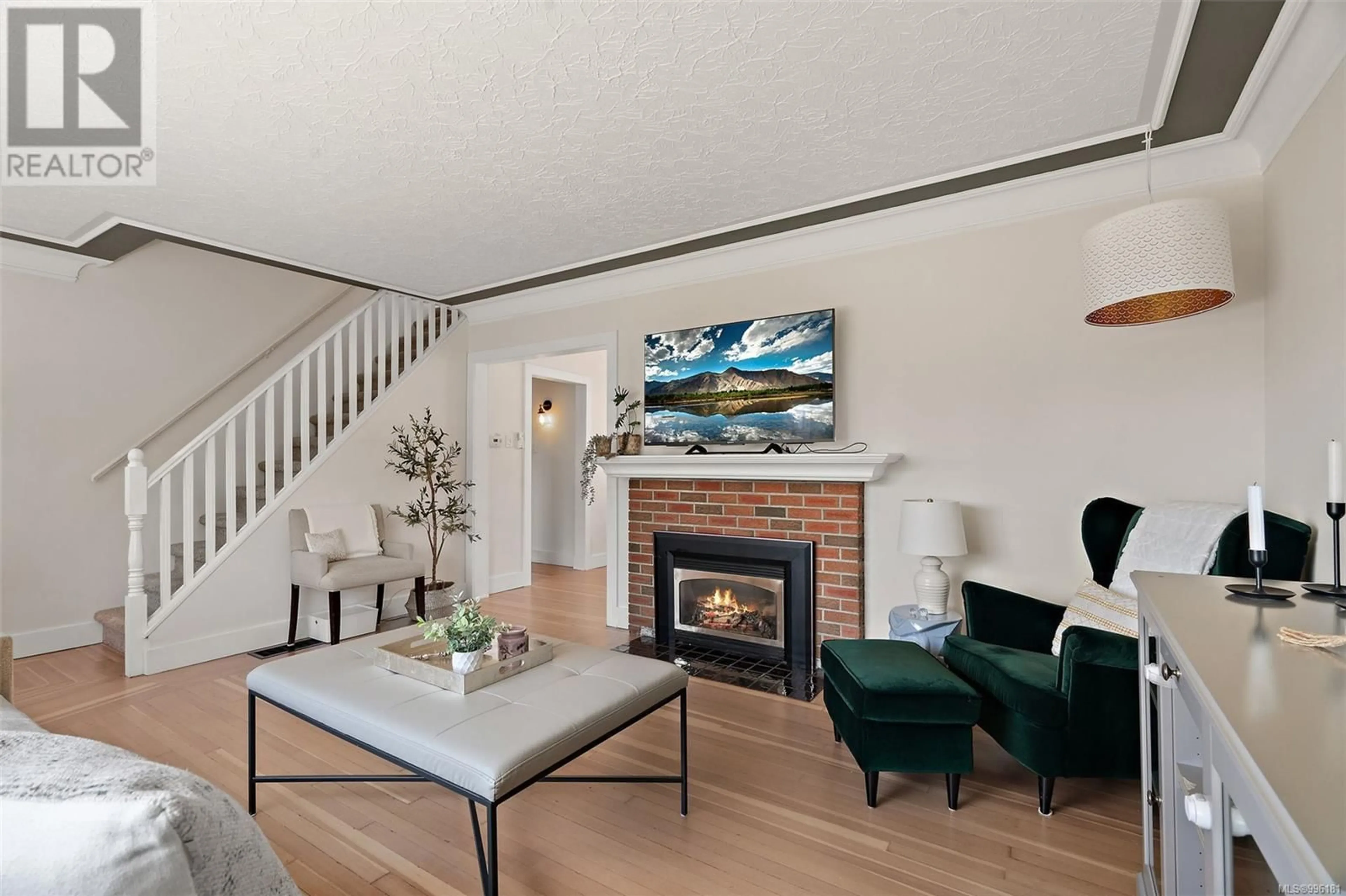 Living room with furniture, unknown for 924 STAFFORD STREET, Saanich British Columbia V8X2V8