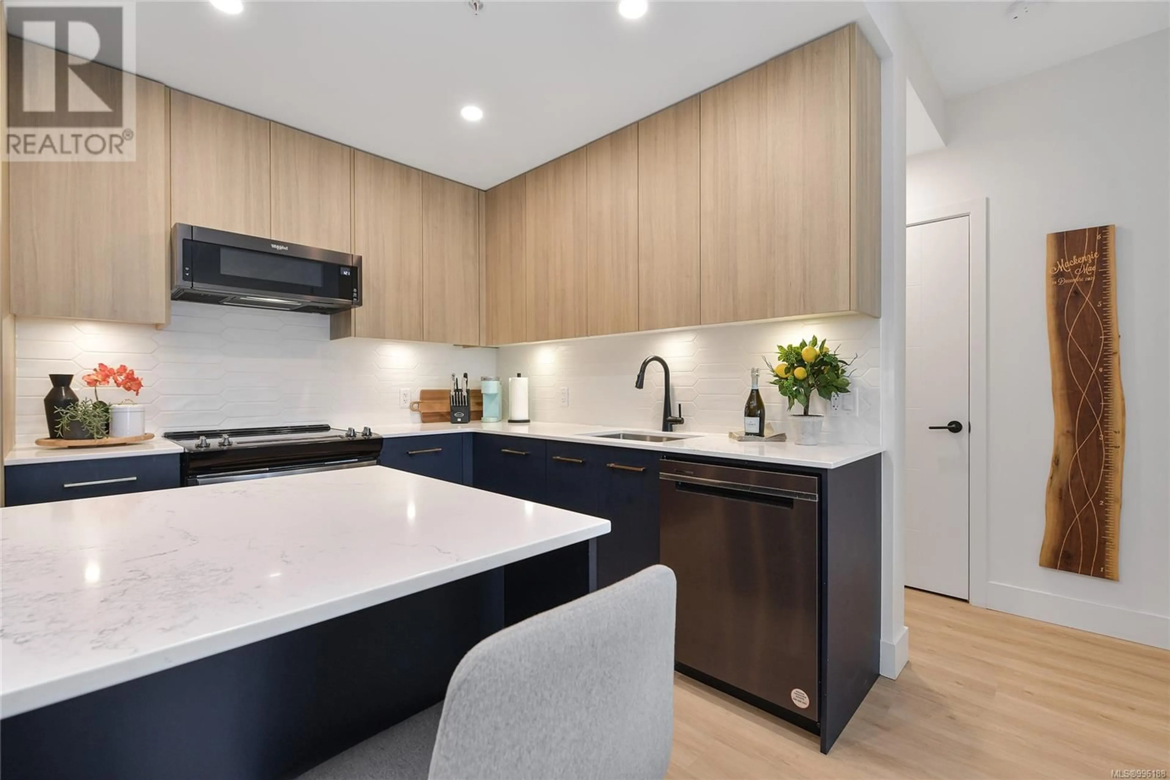 Contemporary kitchen, unknown for 236 - 920 REUNION AVENUE, Langford British Columbia V9B0W8