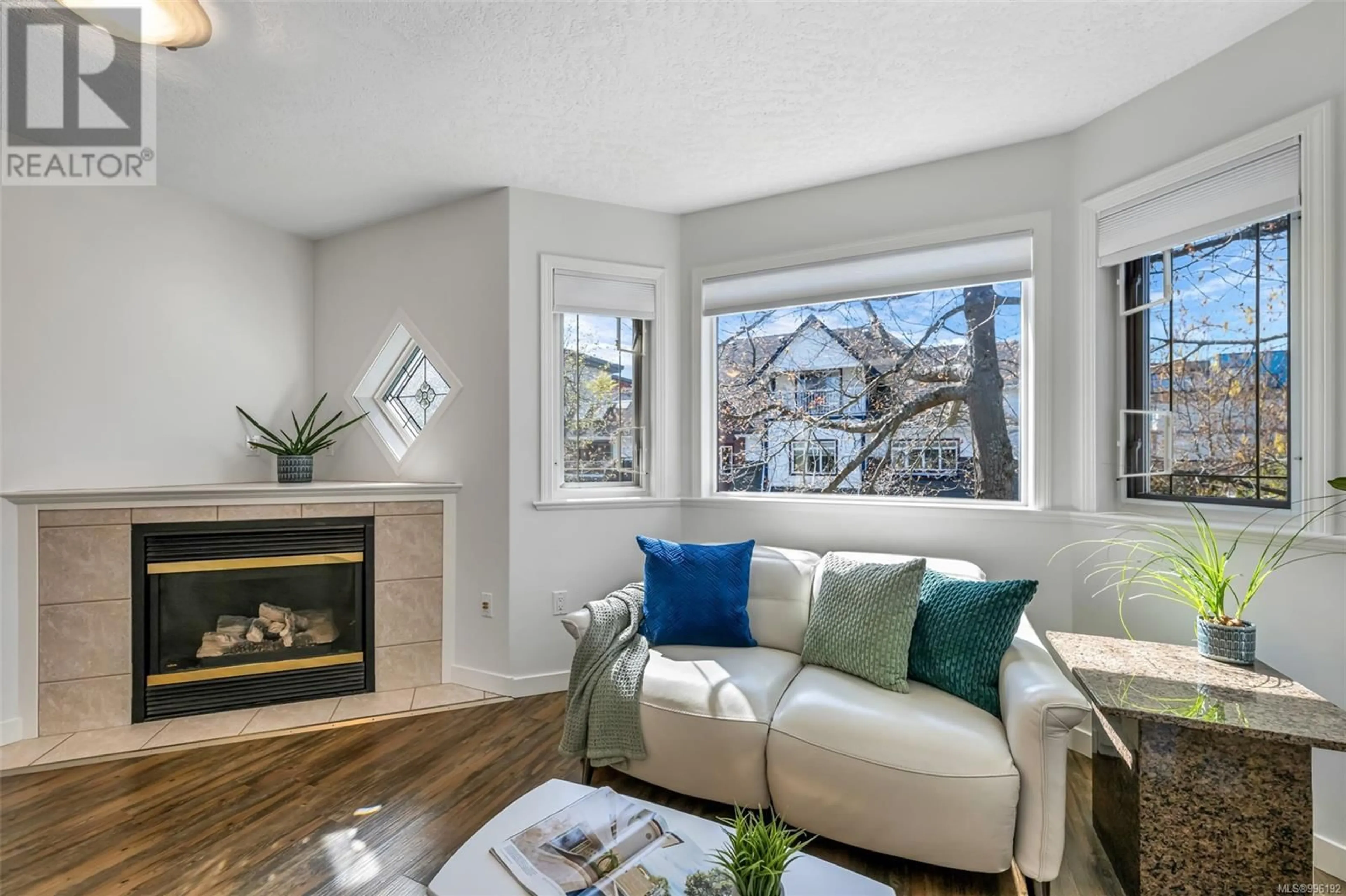 Living room with furniture, unknown for 206 - 9725 FOURTH STREET, Sidney British Columbia V8L2Y8
