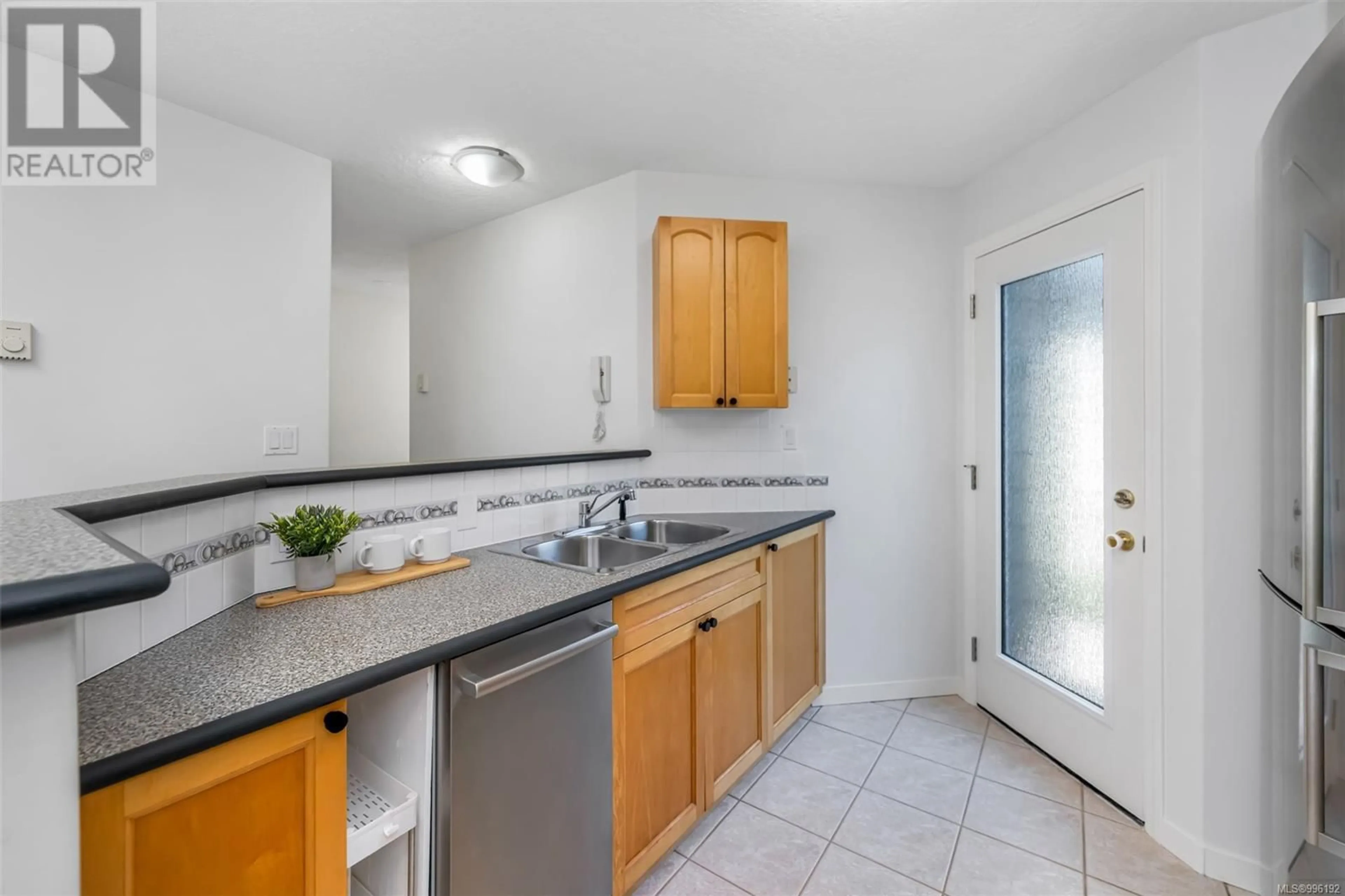 Standard kitchen, ceramic/tile floor for 206 - 9725 FOURTH STREET, Sidney British Columbia V8L2Y8
