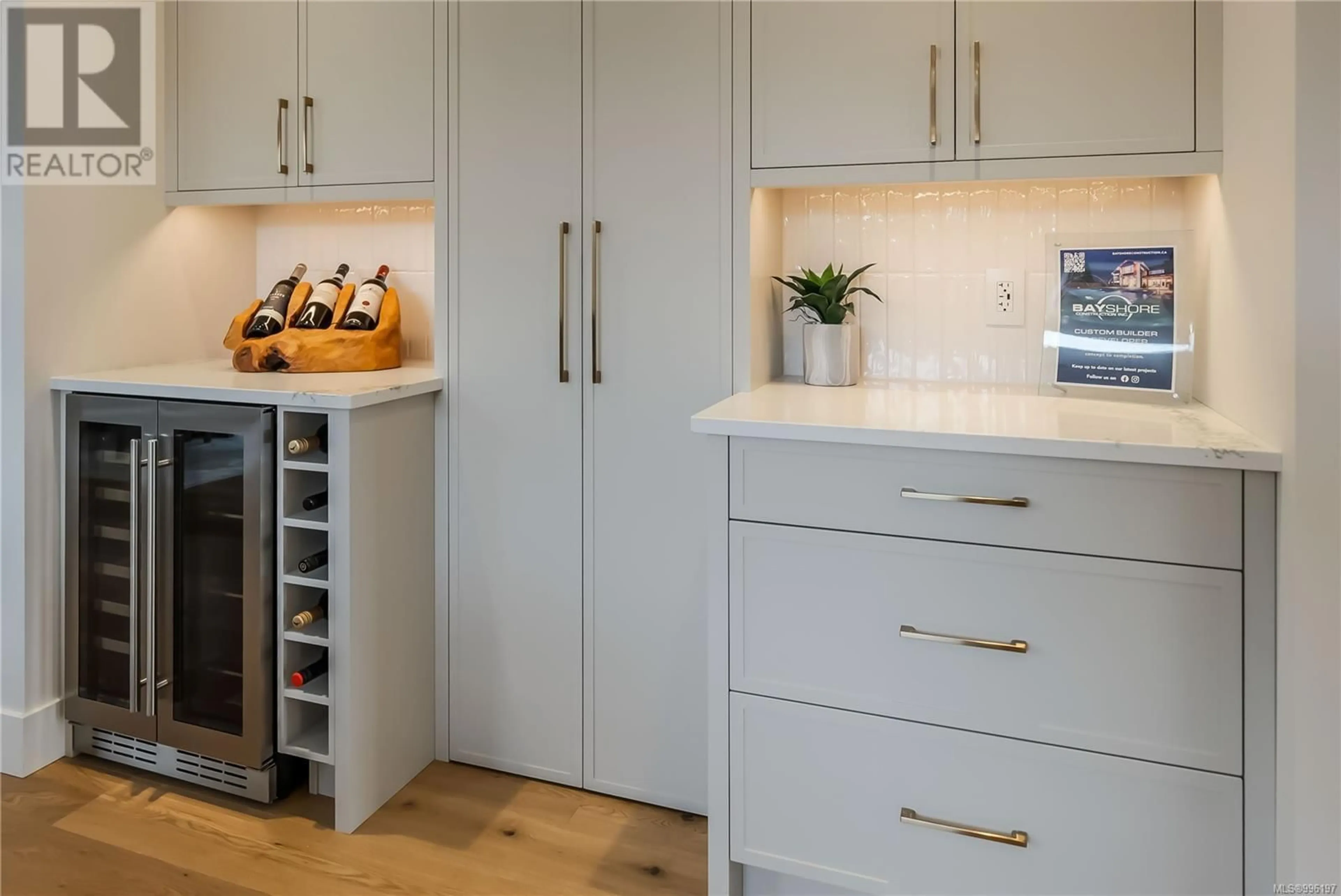 Contemporary kitchen, wood/laminate floor for 948 FLAGSTICK ROAD, Qualicum Beach British Columbia V9K1M5