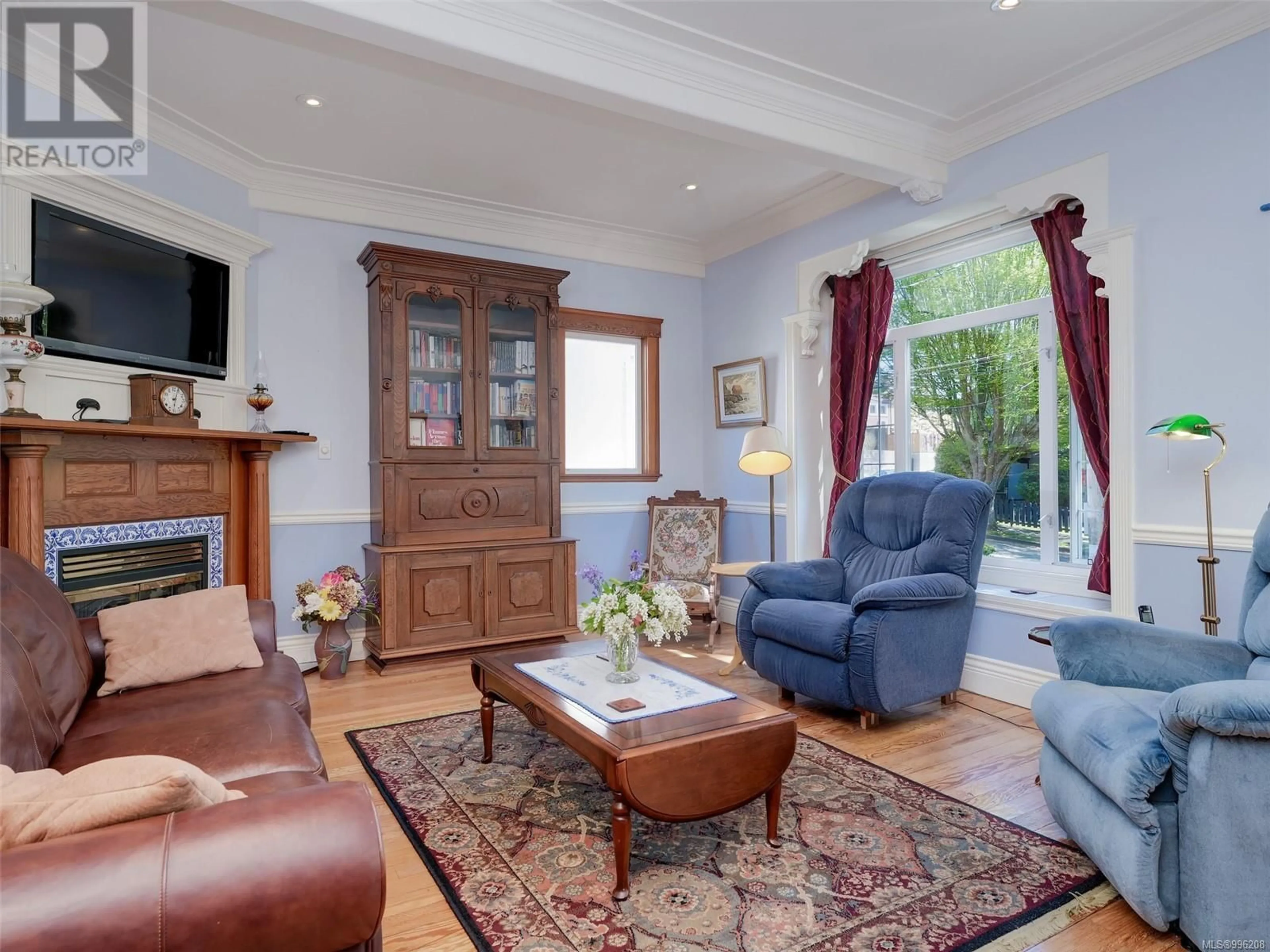 Living room with furniture, unknown for 721 PINE STREET, Victoria British Columbia V9A2Z9
