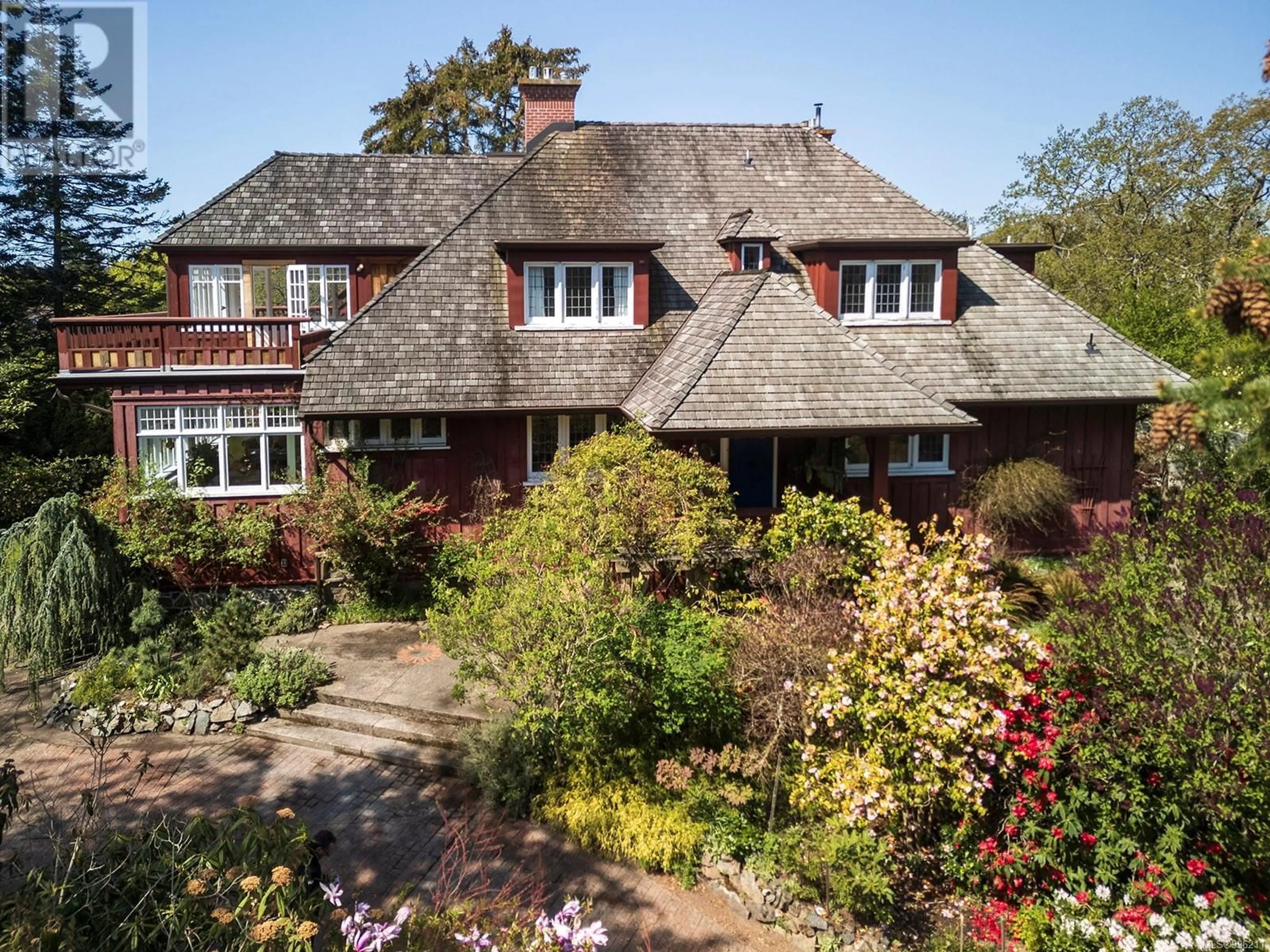 A pic from outside/outdoor area/front of a property/back of a property/a pic from drone, street for 934 A FOUL BAY ROAD, Oak Bay British Columbia V8S4H8
