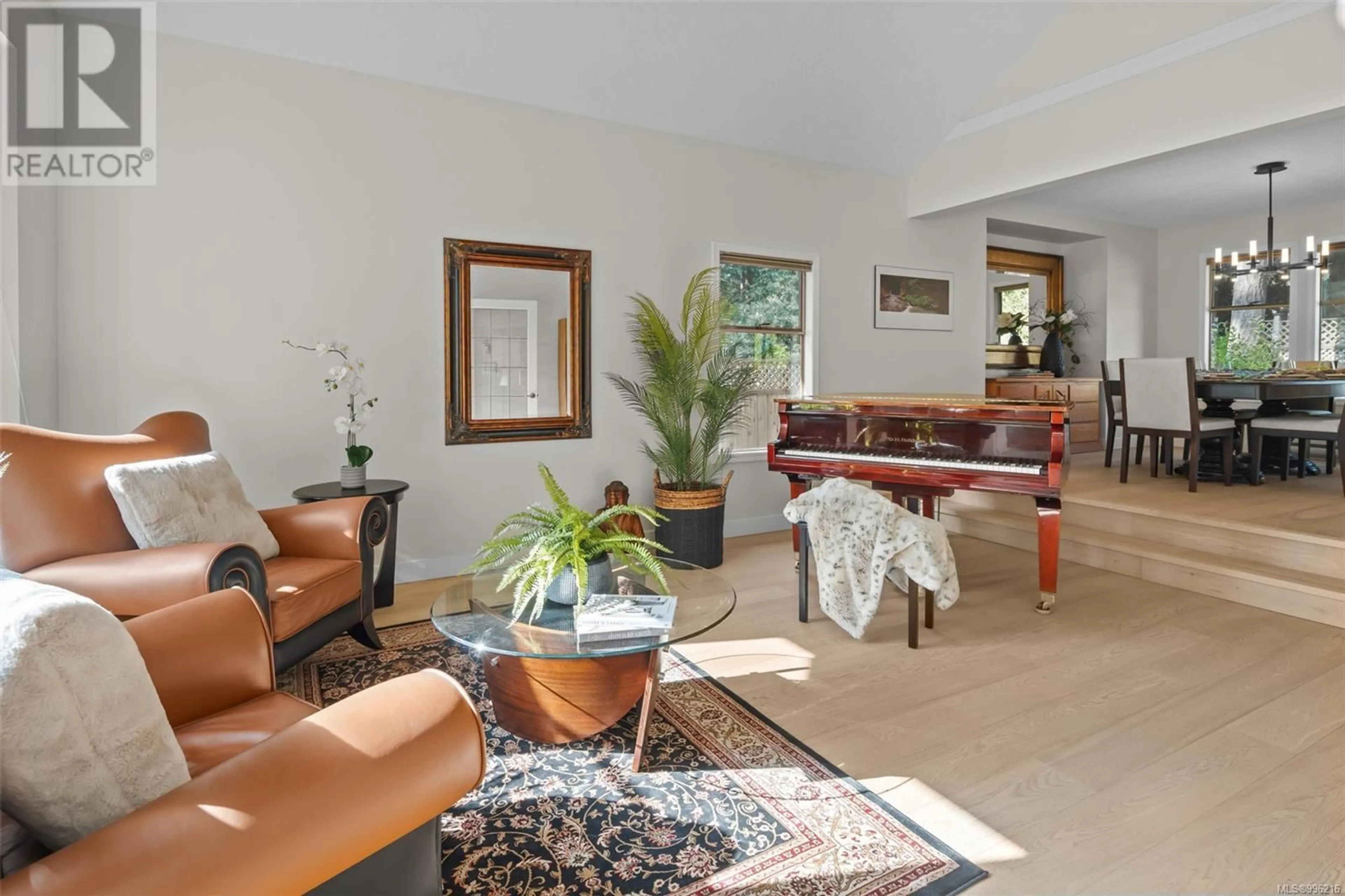 Living room with furniture, unknown for 866 CAMBRIA WOOD COURT, Saanich British Columbia V8Y3J1