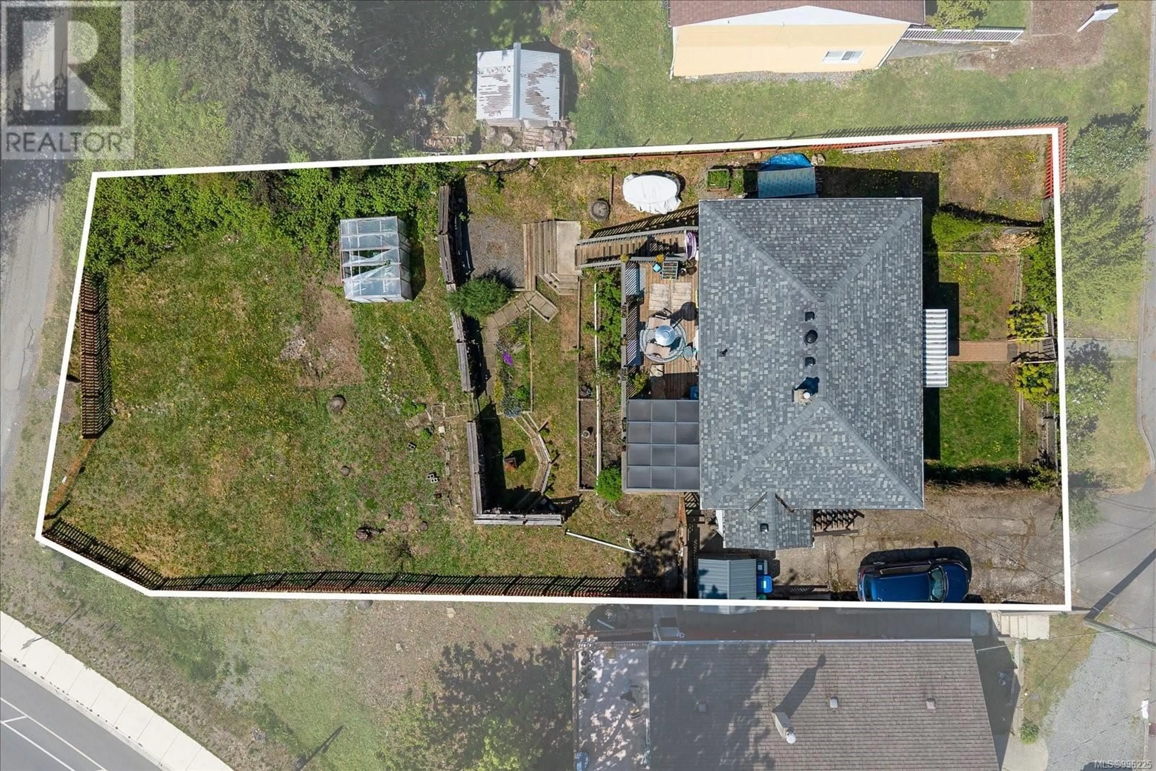 A pic from outside/outdoor area/front of a property/back of a property/a pic from drone, unknown for 467 MACHLEARY STREET, Nanaimo British Columbia V9R2H1