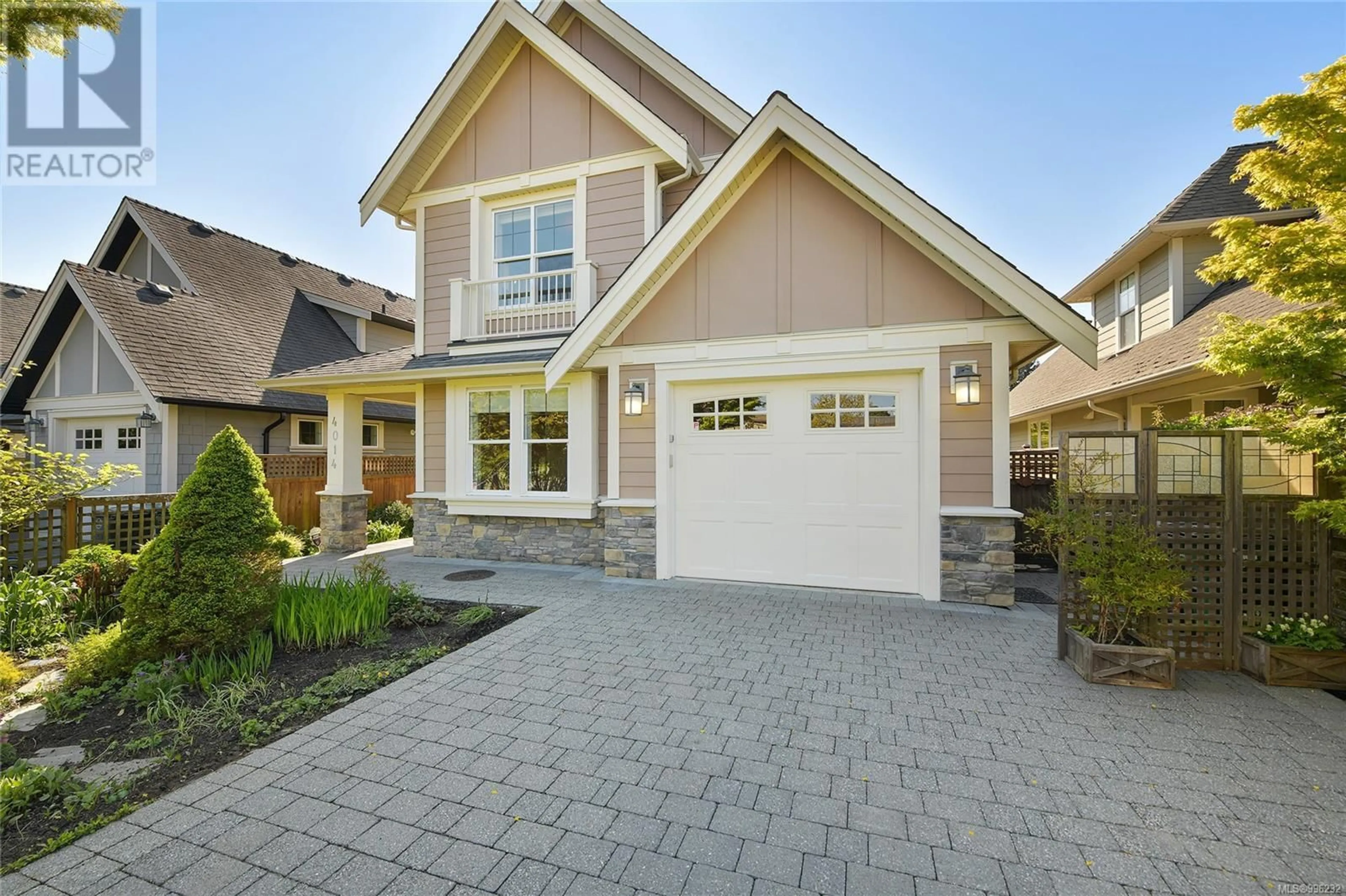 Home with brick exterior material, street for 4014 PROVIDENCE PLACE, Saanich British Columbia V8N0A6