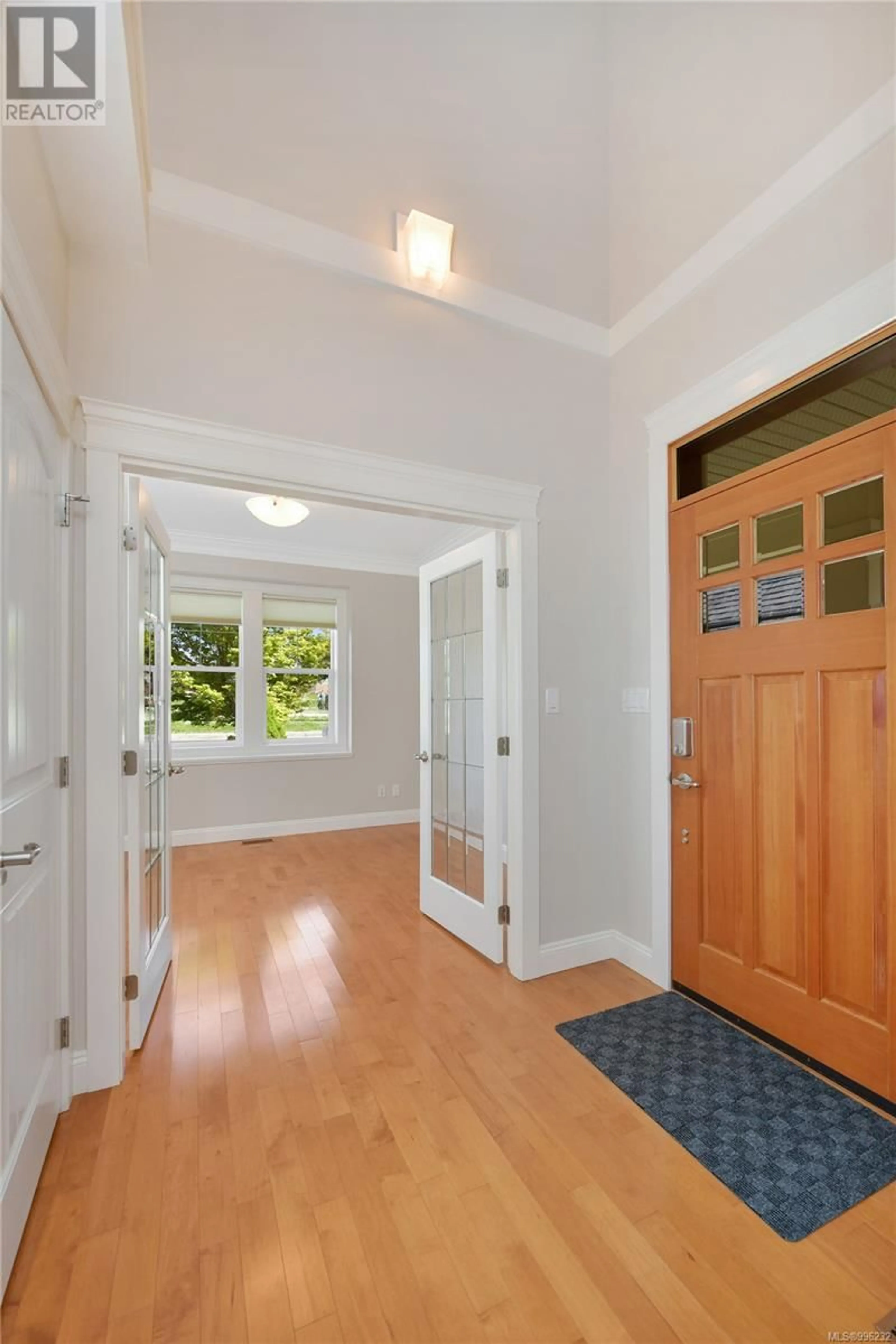 Indoor entryway for 4014 PROVIDENCE PLACE, Saanich British Columbia V8N0A6
