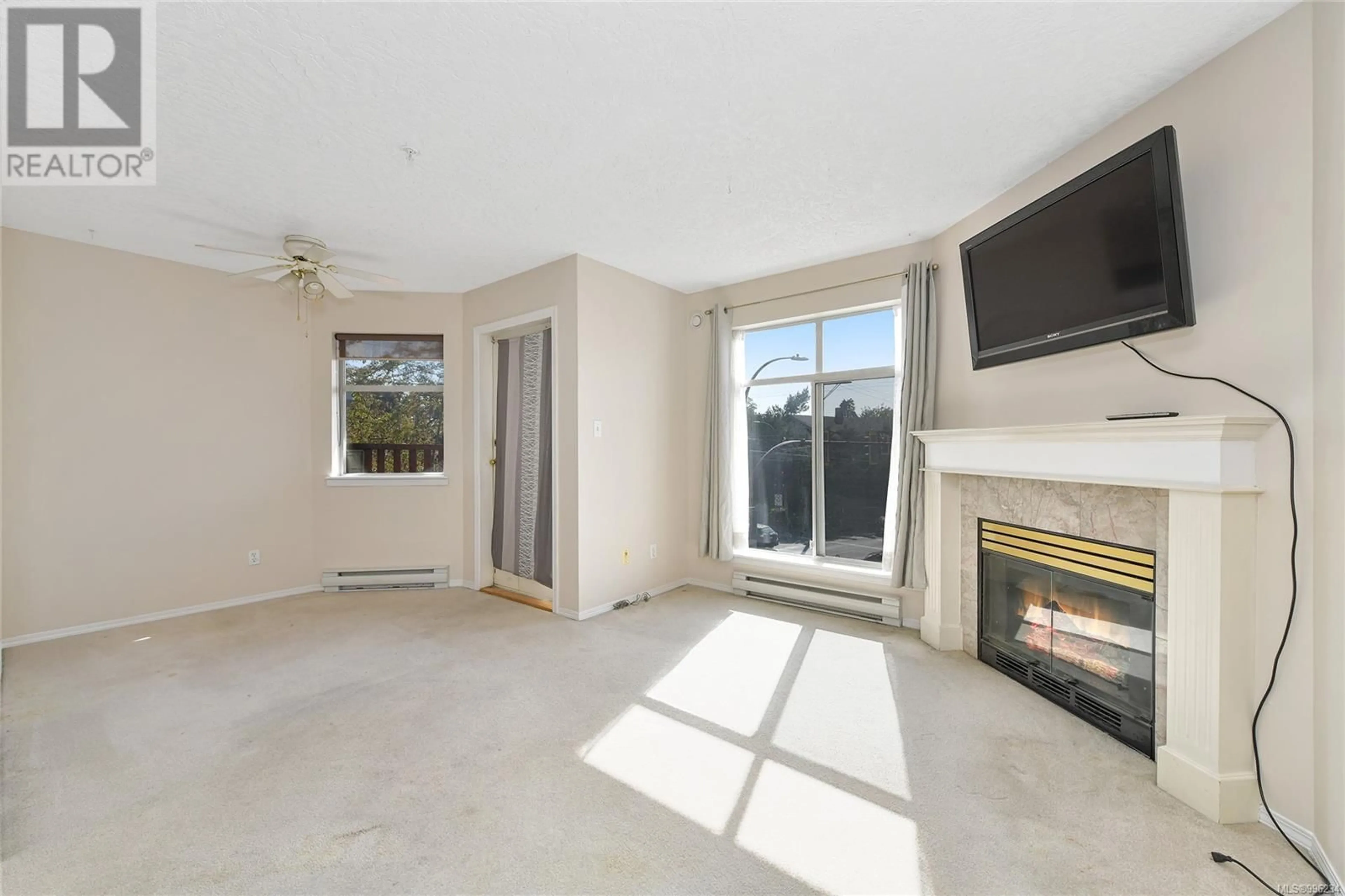 A pic of a room for 305 - 2511 QUADRA STREET, Victoria British Columbia V8T4E1