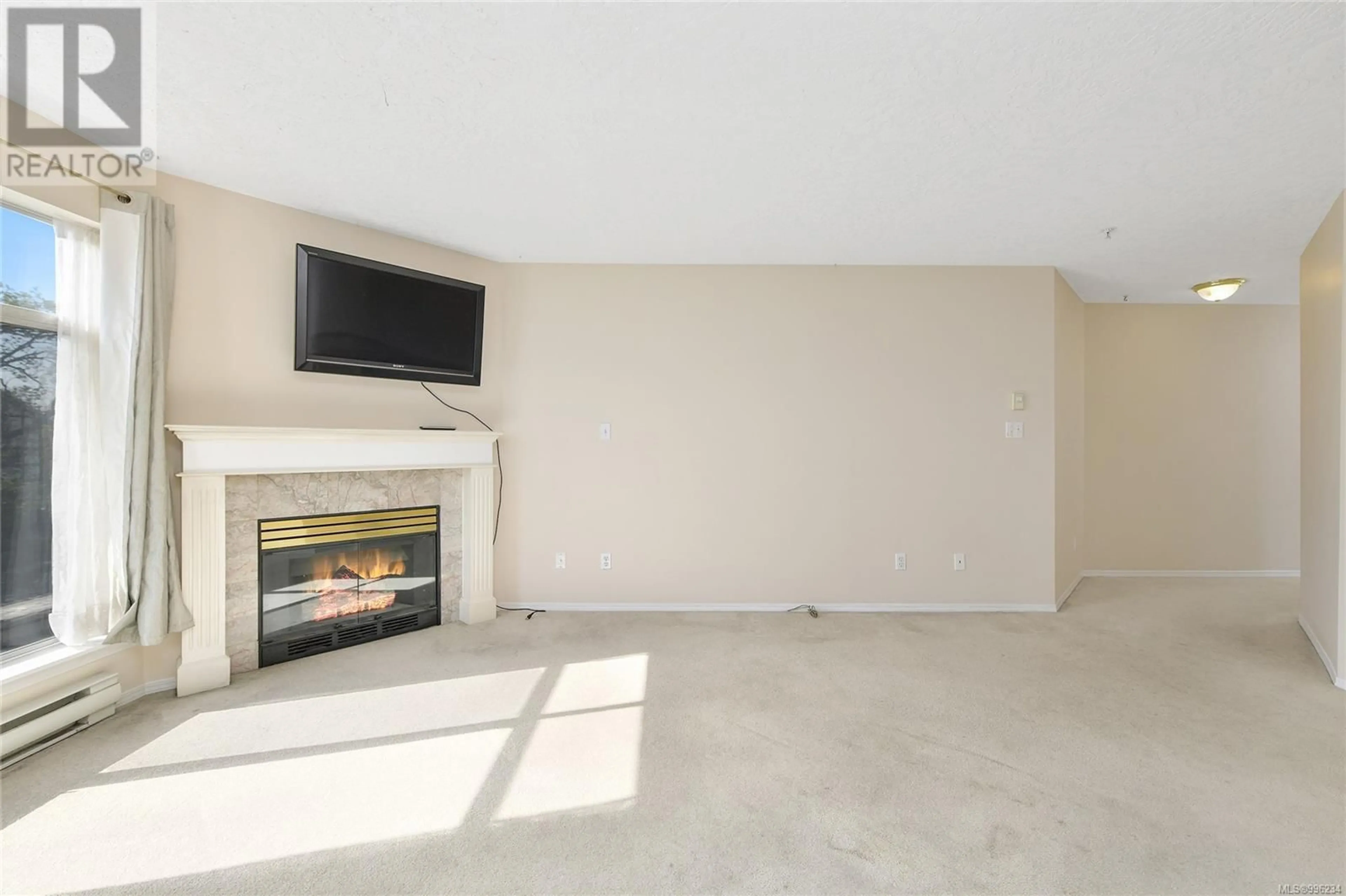 A pic of a room for 305 - 2511 QUADRA STREET, Victoria British Columbia V8T4E1