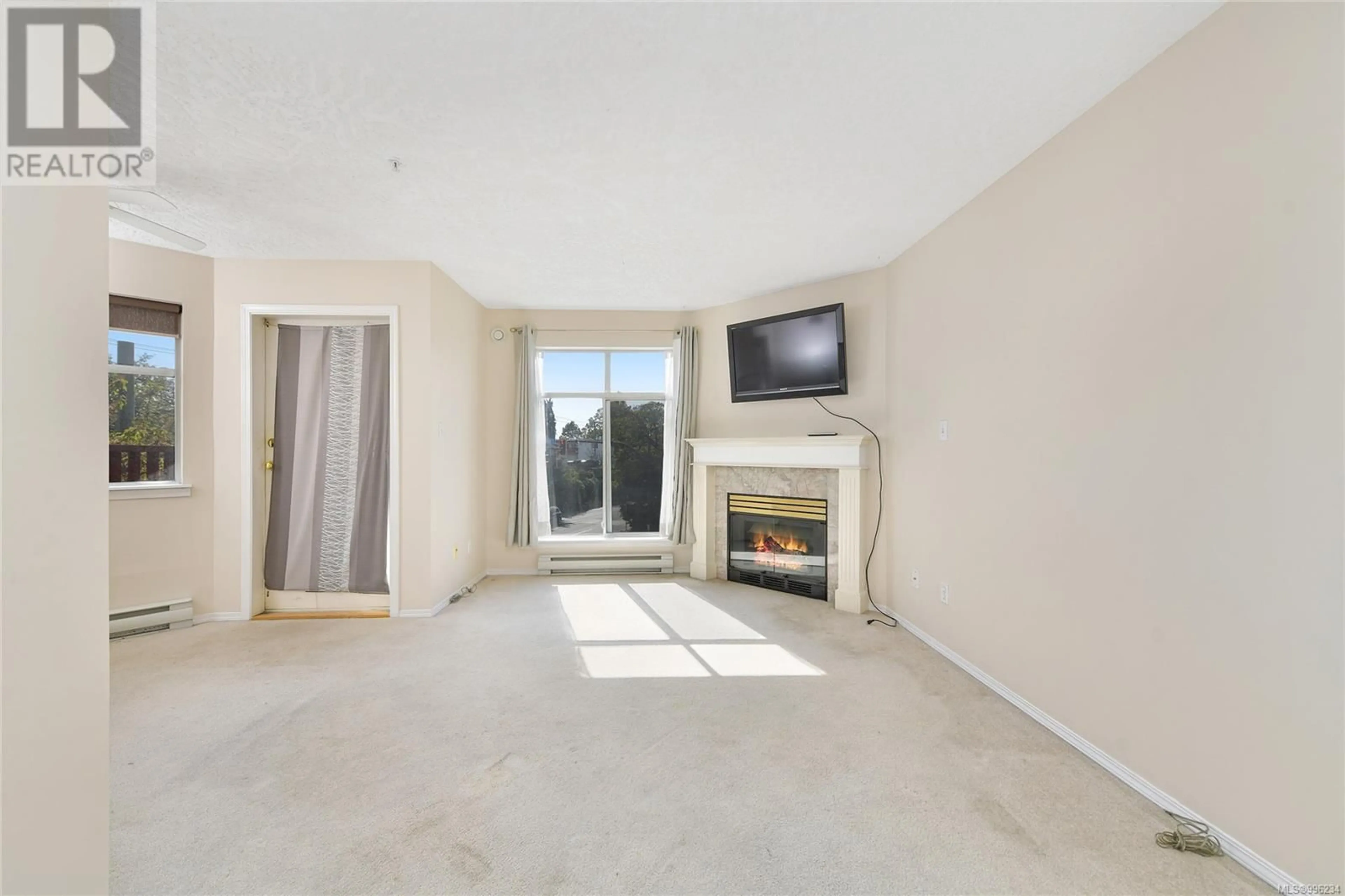 A pic of a room for 305 - 2511 QUADRA STREET, Victoria British Columbia V8T4E1