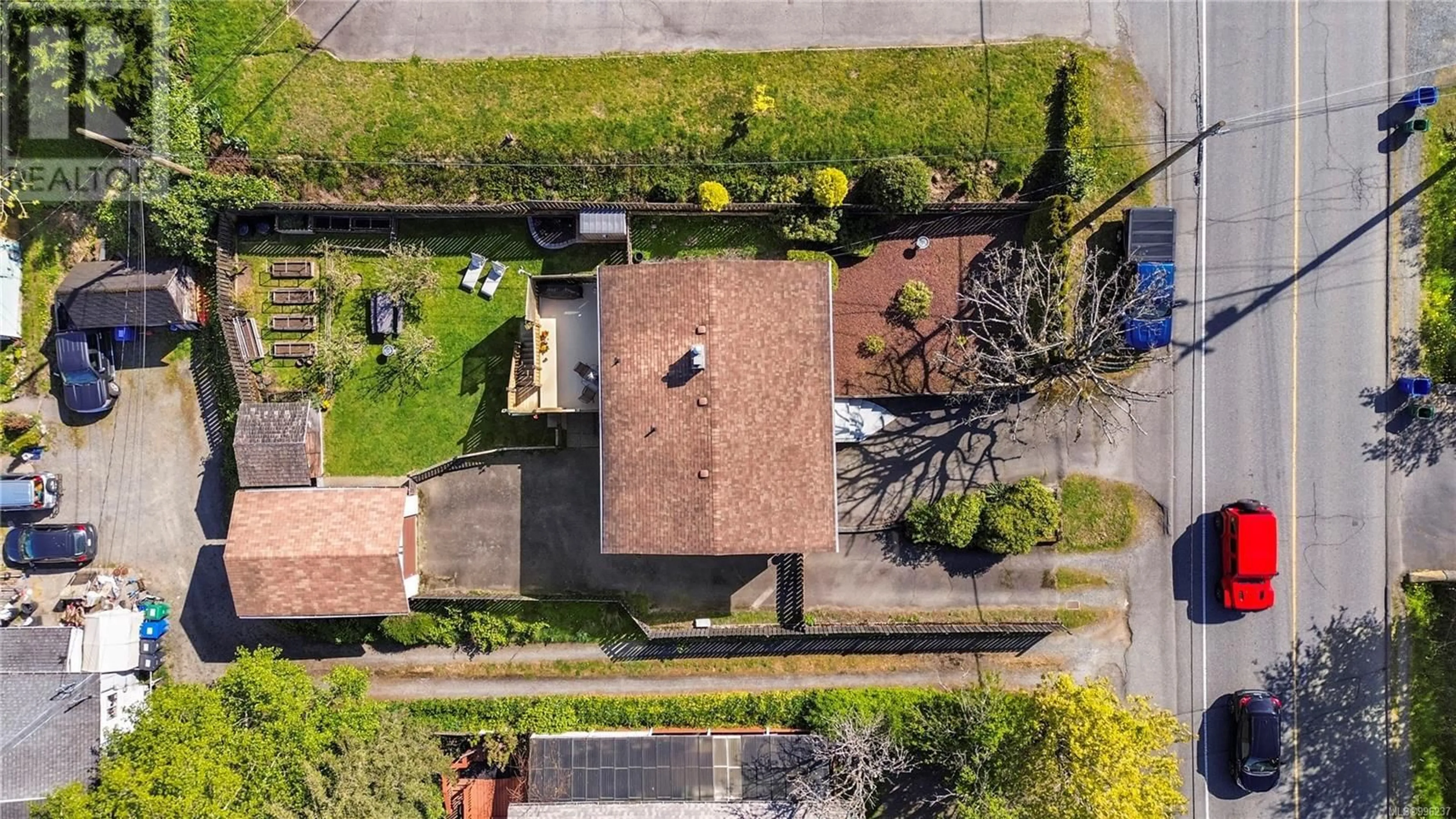 A pic from outside/outdoor area/front of a property/back of a property/a pic from drone, street for 328 HOWARD AVENUE, Nanaimo British Columbia V9R3R7