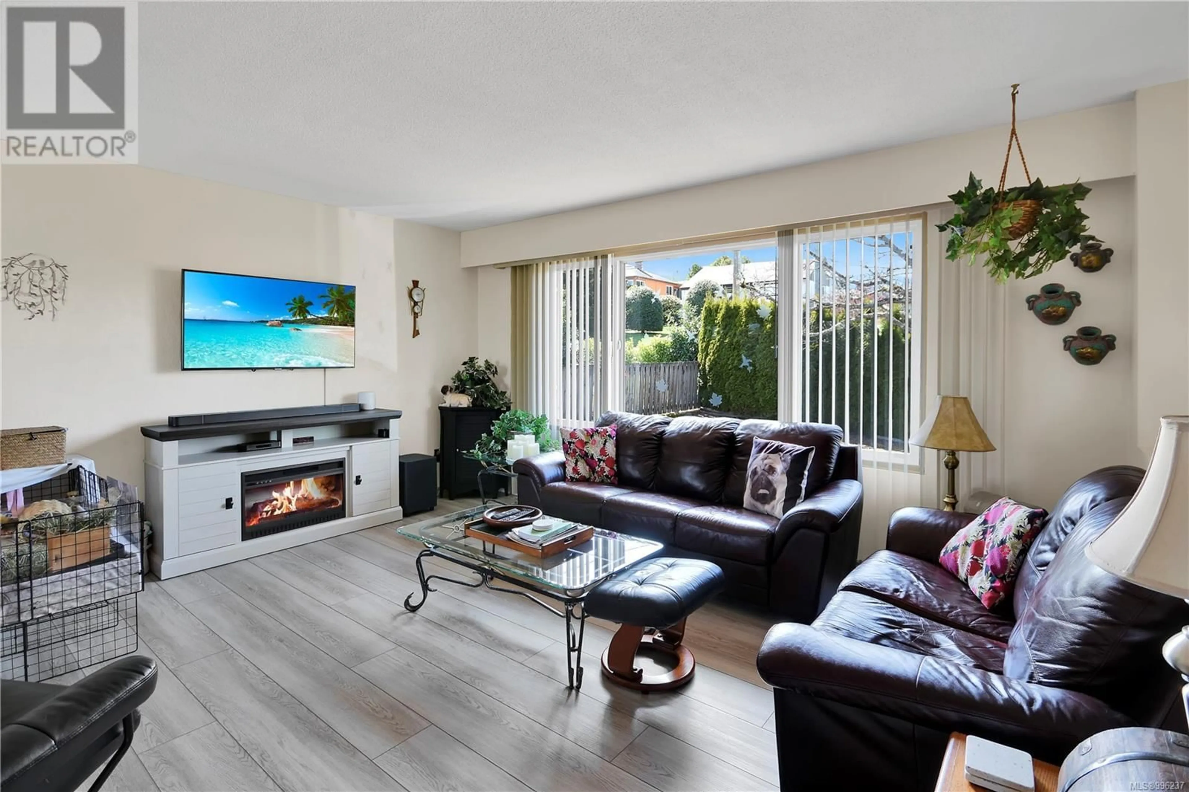 Living room with furniture, unknown for 328 HOWARD AVENUE, Nanaimo British Columbia V9R3R7