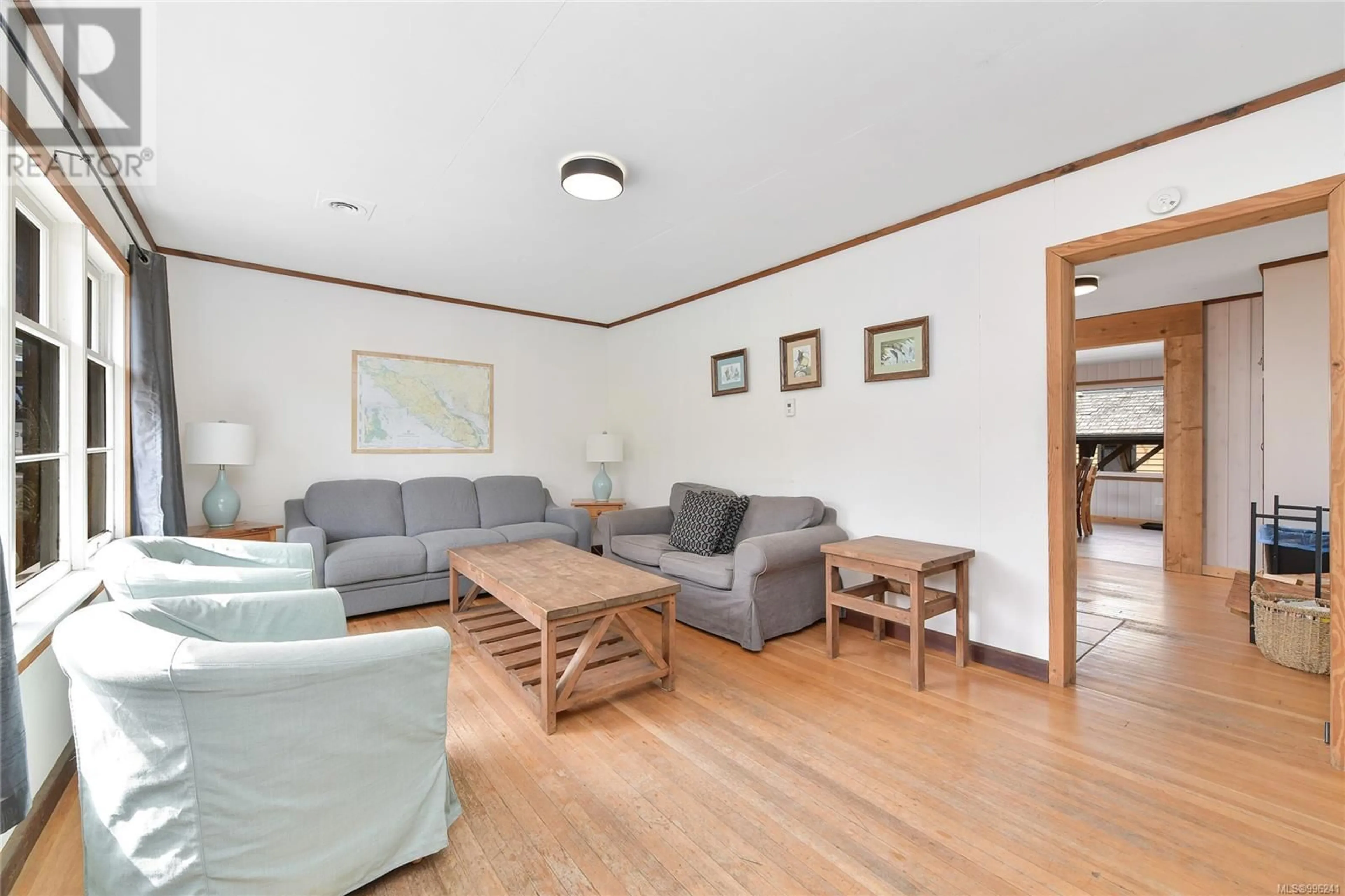 Living room with furniture, wood/laminate floor for 17004 TSONOQUA DRIVE, Port Renfrew British Columbia V0S1K0