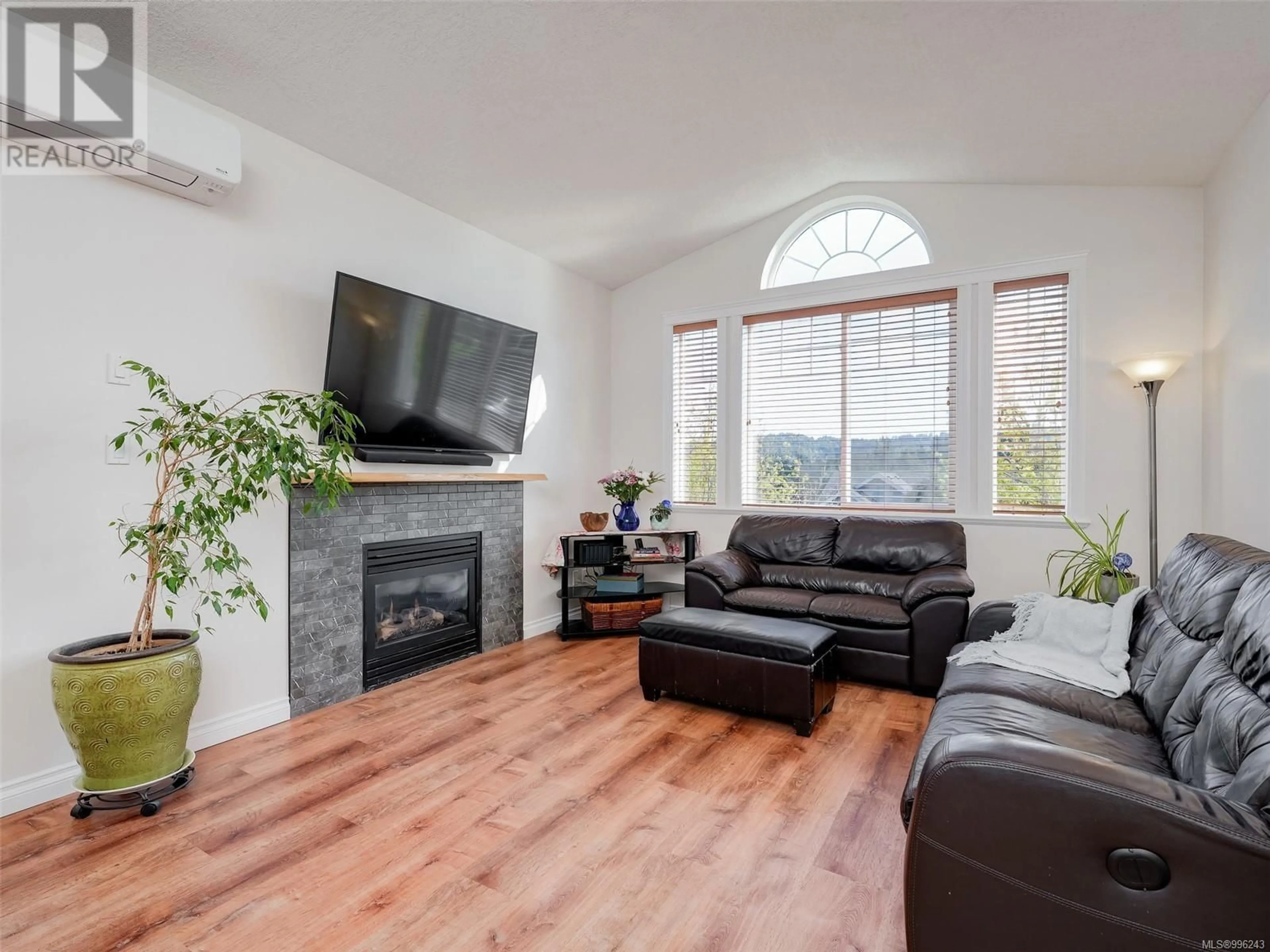 Living room with furniture, wood/laminate floor for 3718 RIDGE POND DRIVE, Langford British Columbia V9C4M8