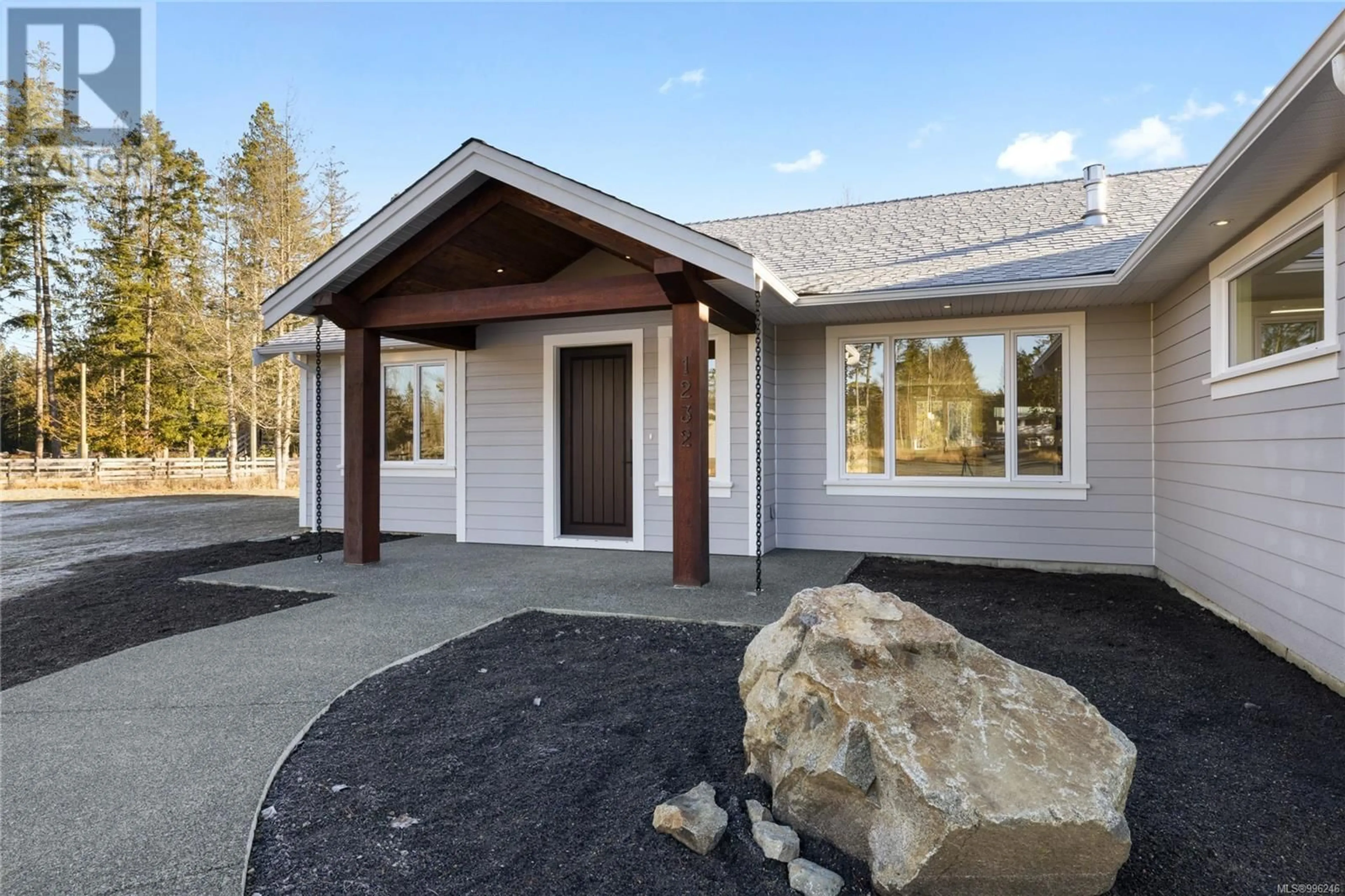Home with vinyl exterior material, unknown for STATION ROAD, Coombs British Columbia V0R1M0