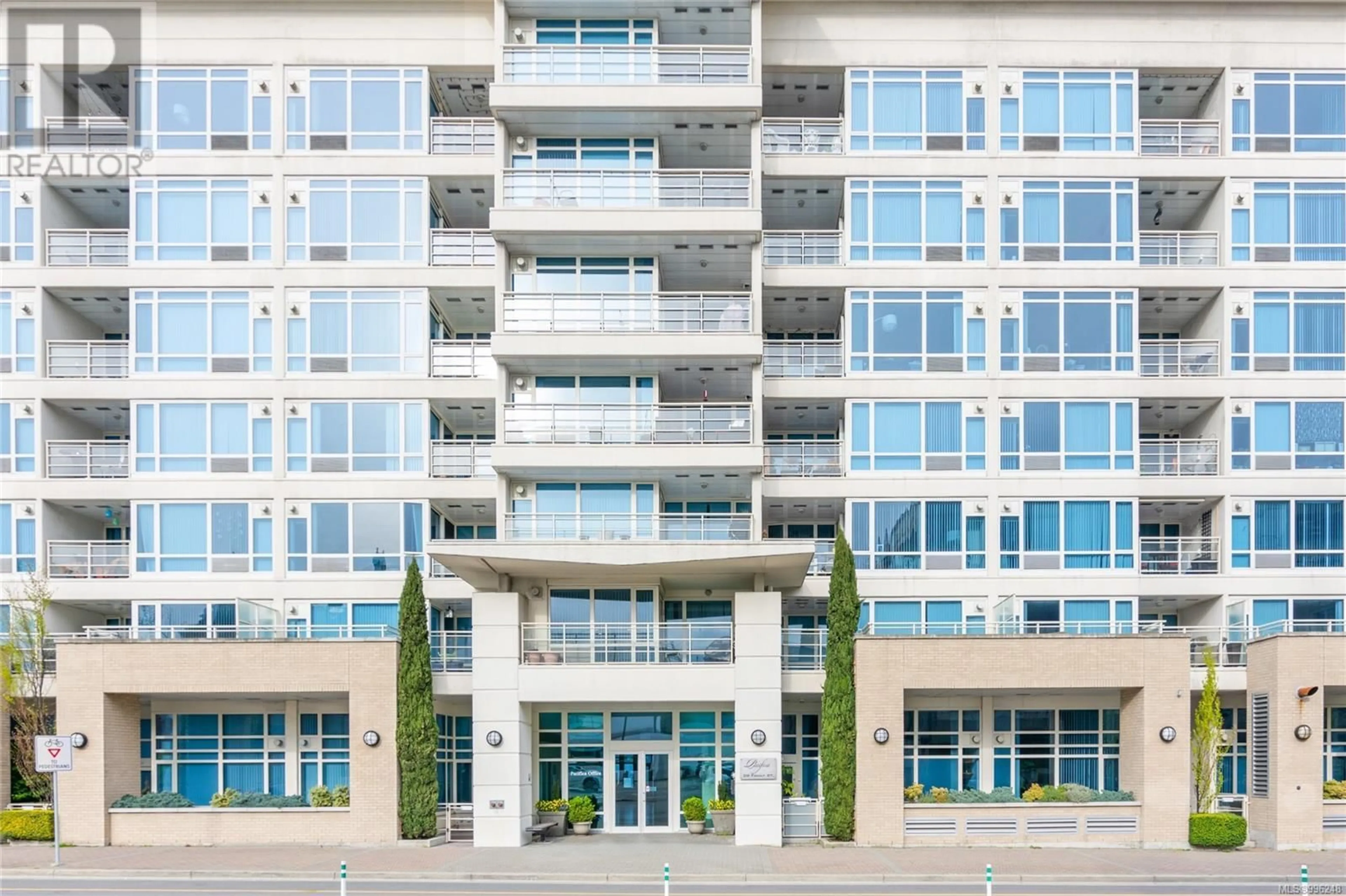 Indoor foyer for 205 - 38 FRONT STREET, Nanaimo British Columbia V9R0B8