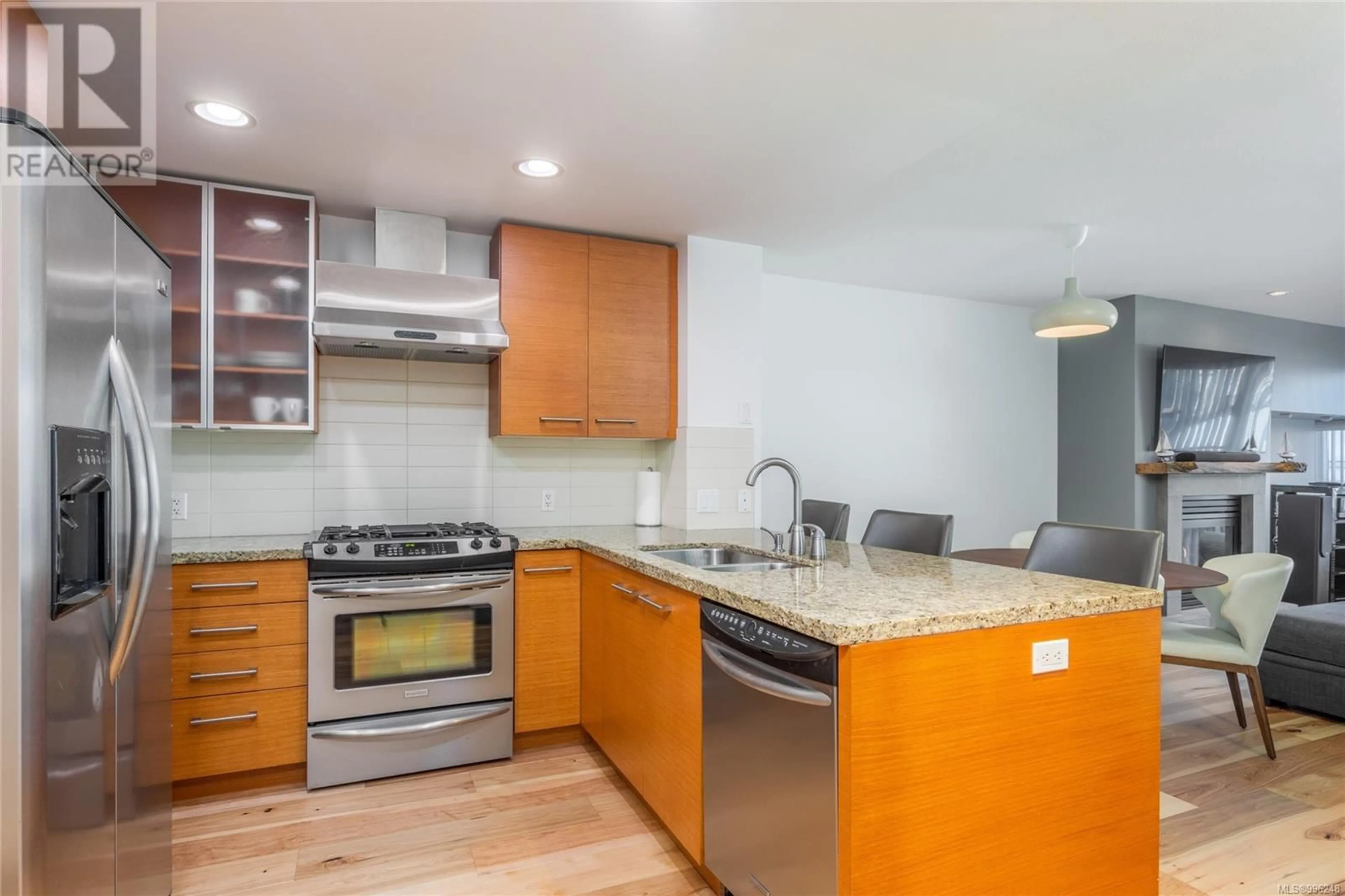 Standard kitchen, unknown for 205 - 38 FRONT STREET, Nanaimo British Columbia V9R0B8