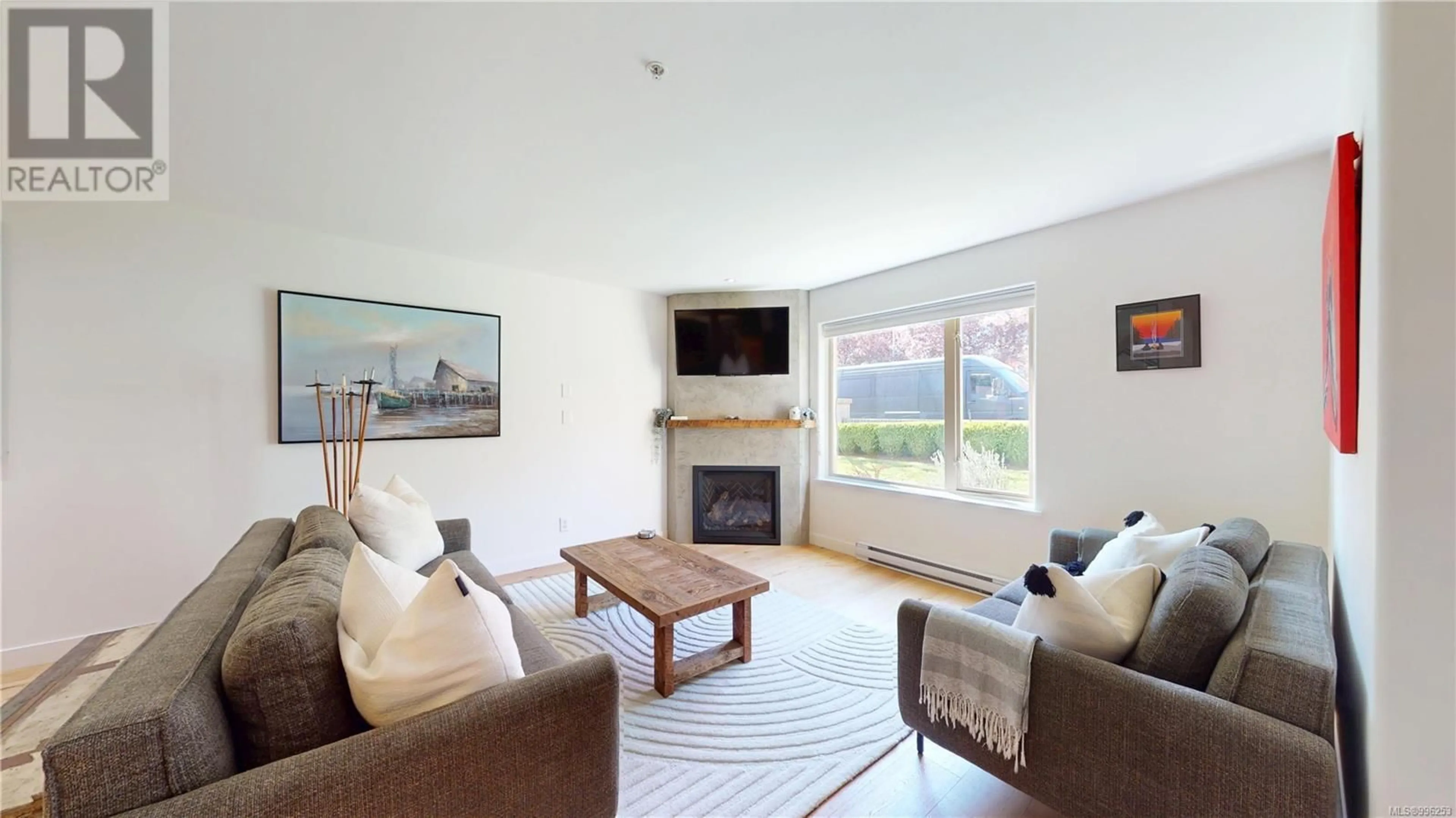 Living room with furniture, unknown for 4 - 33 SONGHEES ROAD, Victoria British Columbia V9A7M6