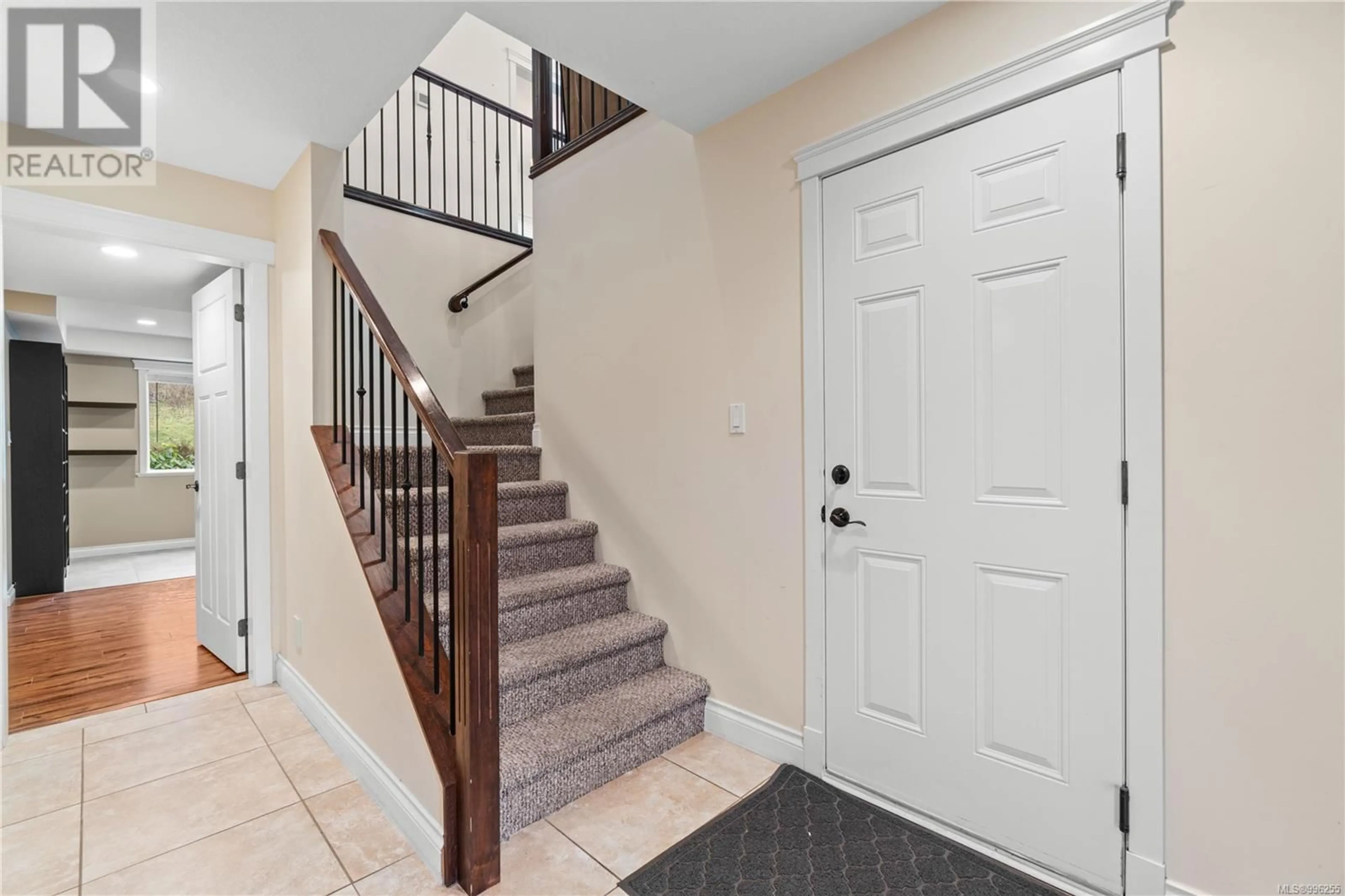 Indoor entryway for 5153 OWLSTONE PLACE, Nanaimo British Columbia V9T0B4