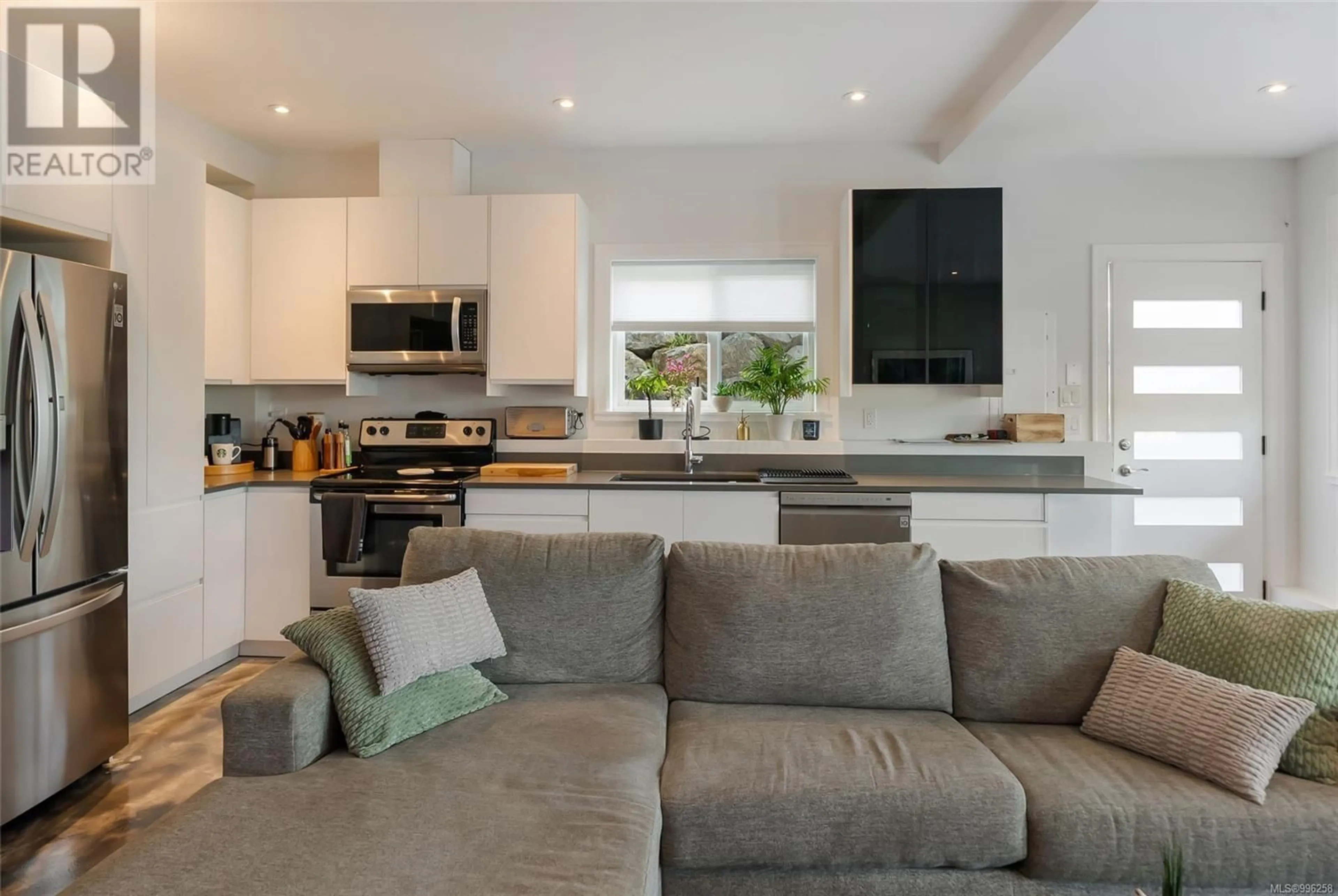 Open concept kitchen, unknown for 8578 RUMMING ROAD, Lantzville British Columbia V0R2H0