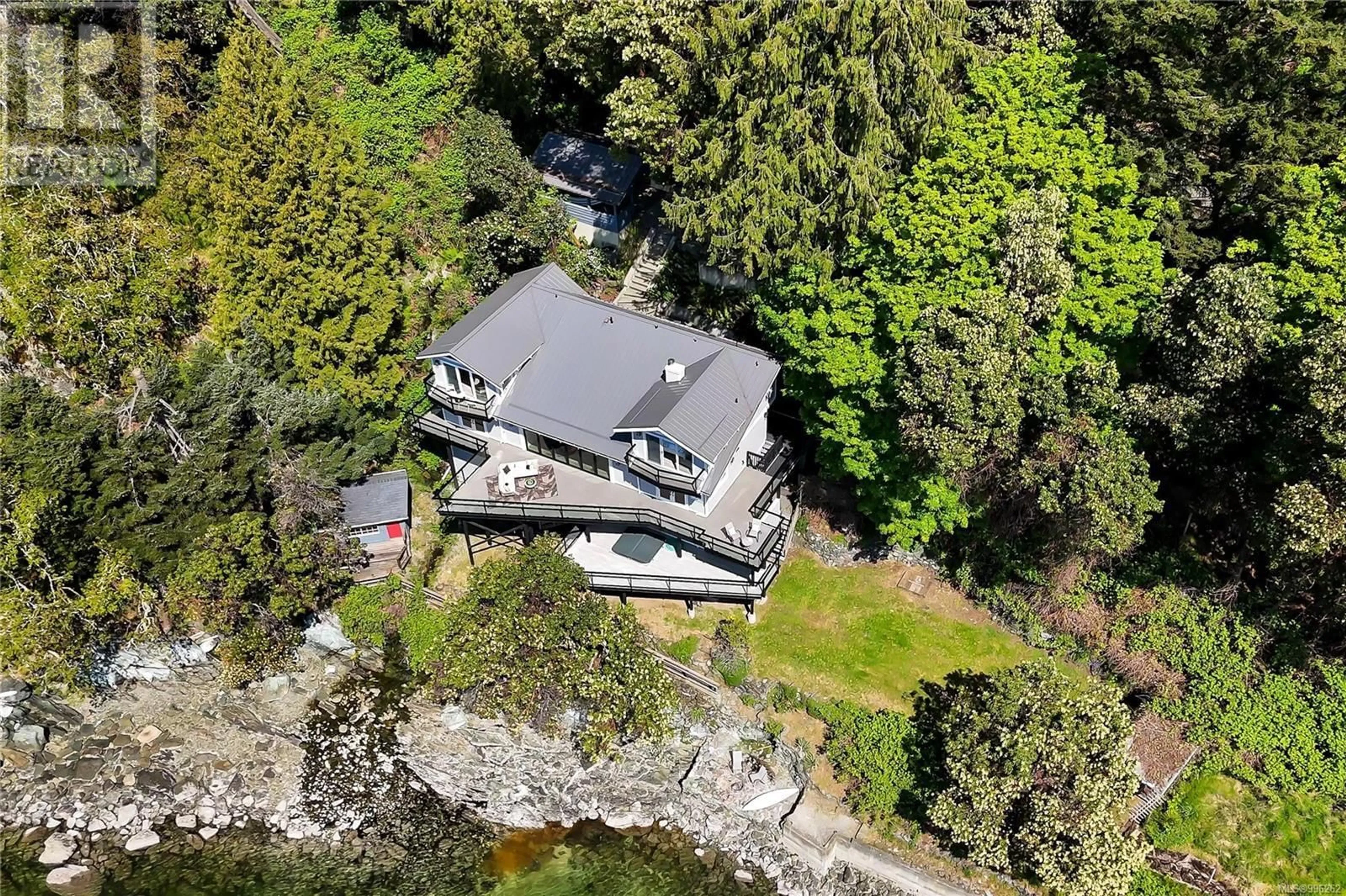 A pic from outside/outdoor area/front of a property/back of a property/a pic from drone, water/lake/river/ocean view for 468 ARBUTUS AVENUE, Duncan British Columbia V9L5X6