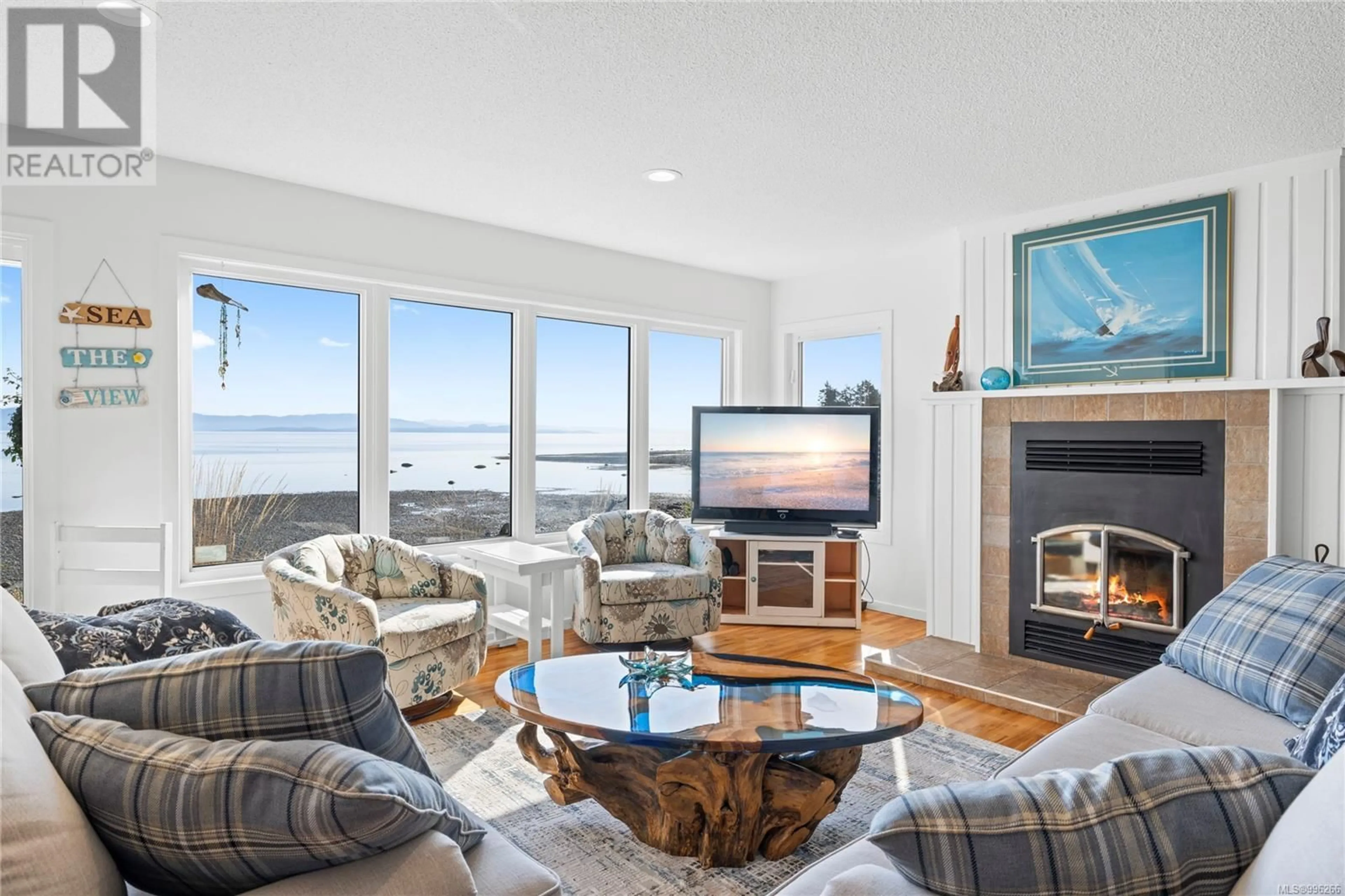 Living room with furniture, unknown for 6655 ISLAND HIGHWAY WEST, Bowser British Columbia V0R1G0