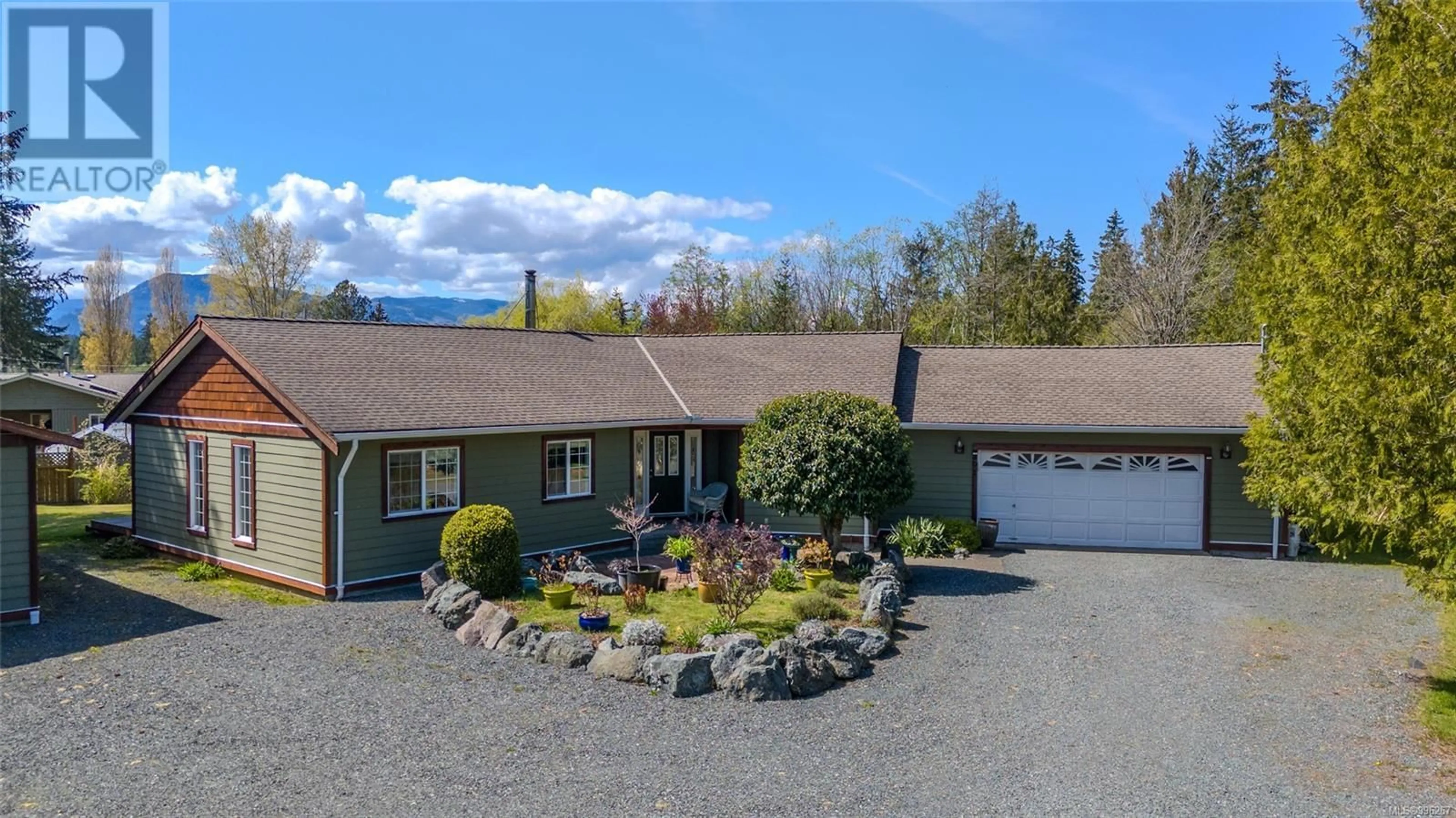 A pic from outside/outdoor area/front of a property/back of a property/a pic from drone, unknown for 491 MILLER PLACE, Qualicum Beach British Columbia V9K2A4