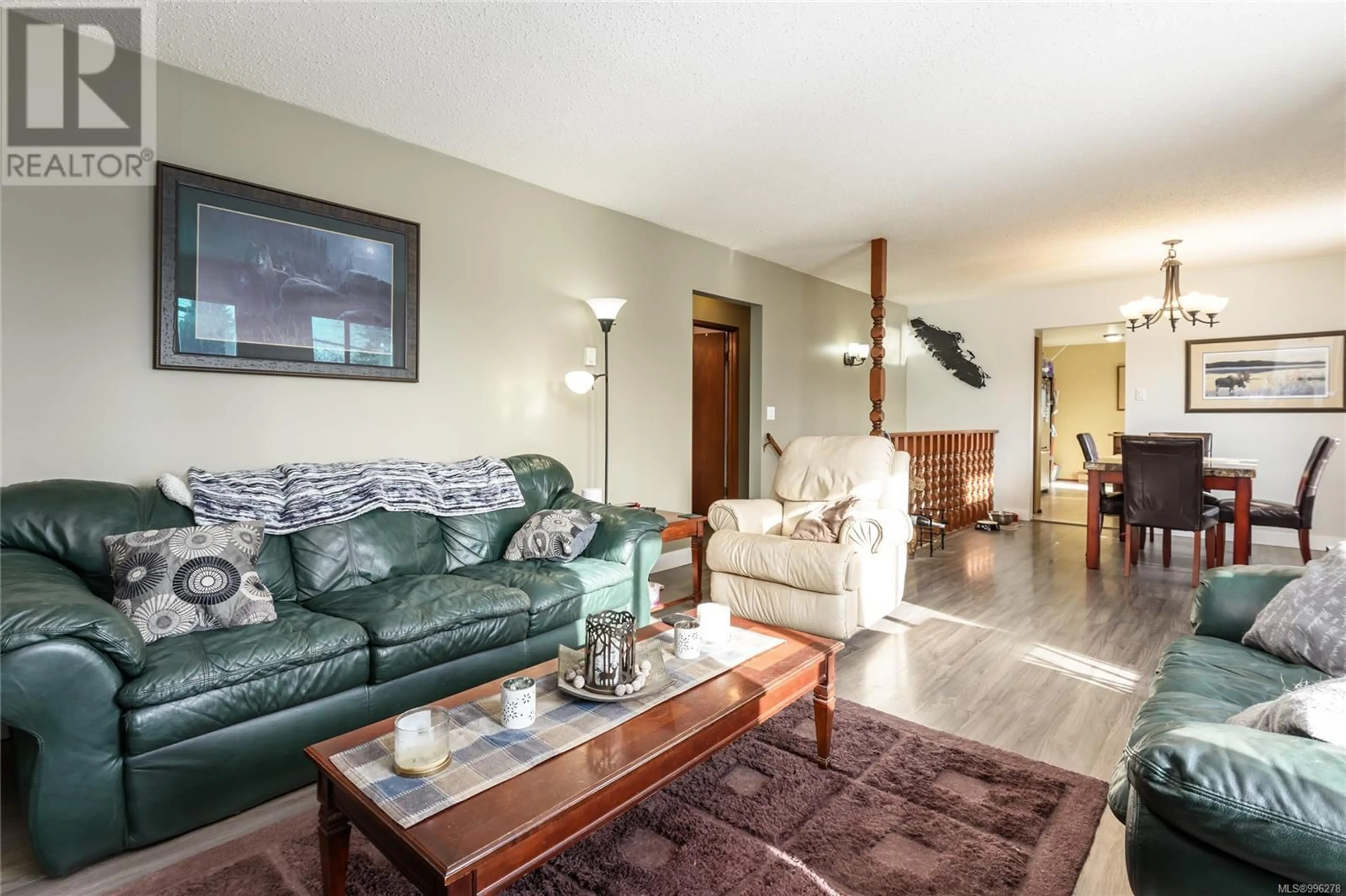 Living room with furniture, unknown for 1994 BOLT AVENUE, Comox British Columbia V9M2J4
