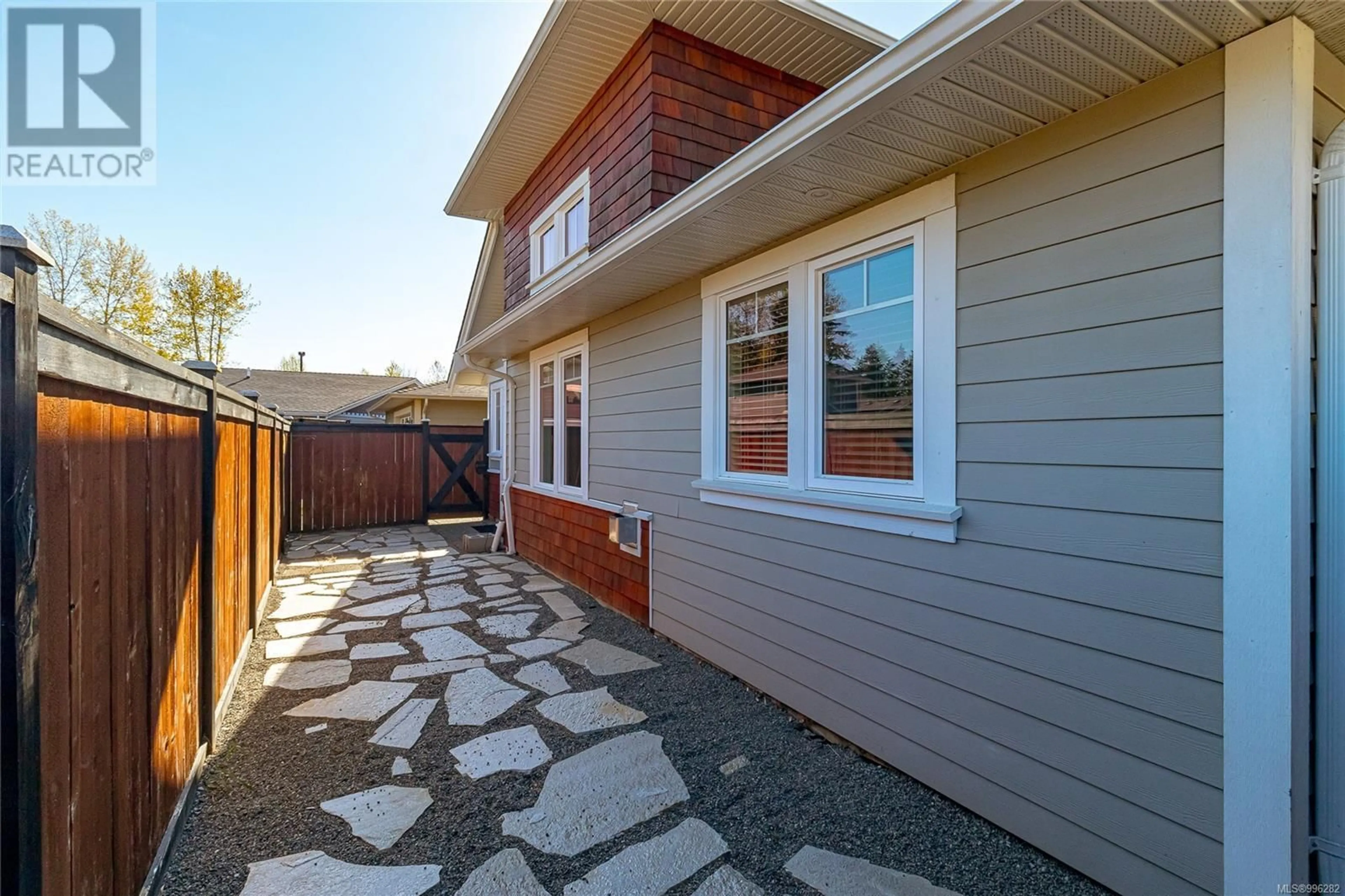 Home with vinyl exterior material, street for 191 DESPARD AVENUE EAST, Parksville British Columbia V9P0C4