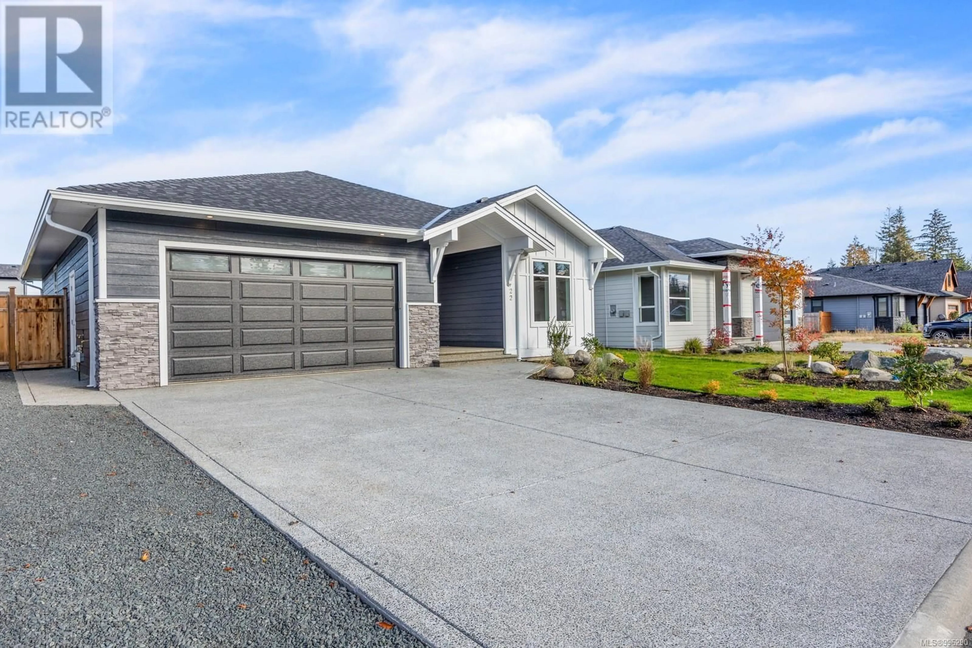 Home with vinyl exterior material, street for 722 SALMONBERRY STREET, Campbell River British Columbia V9H0G1