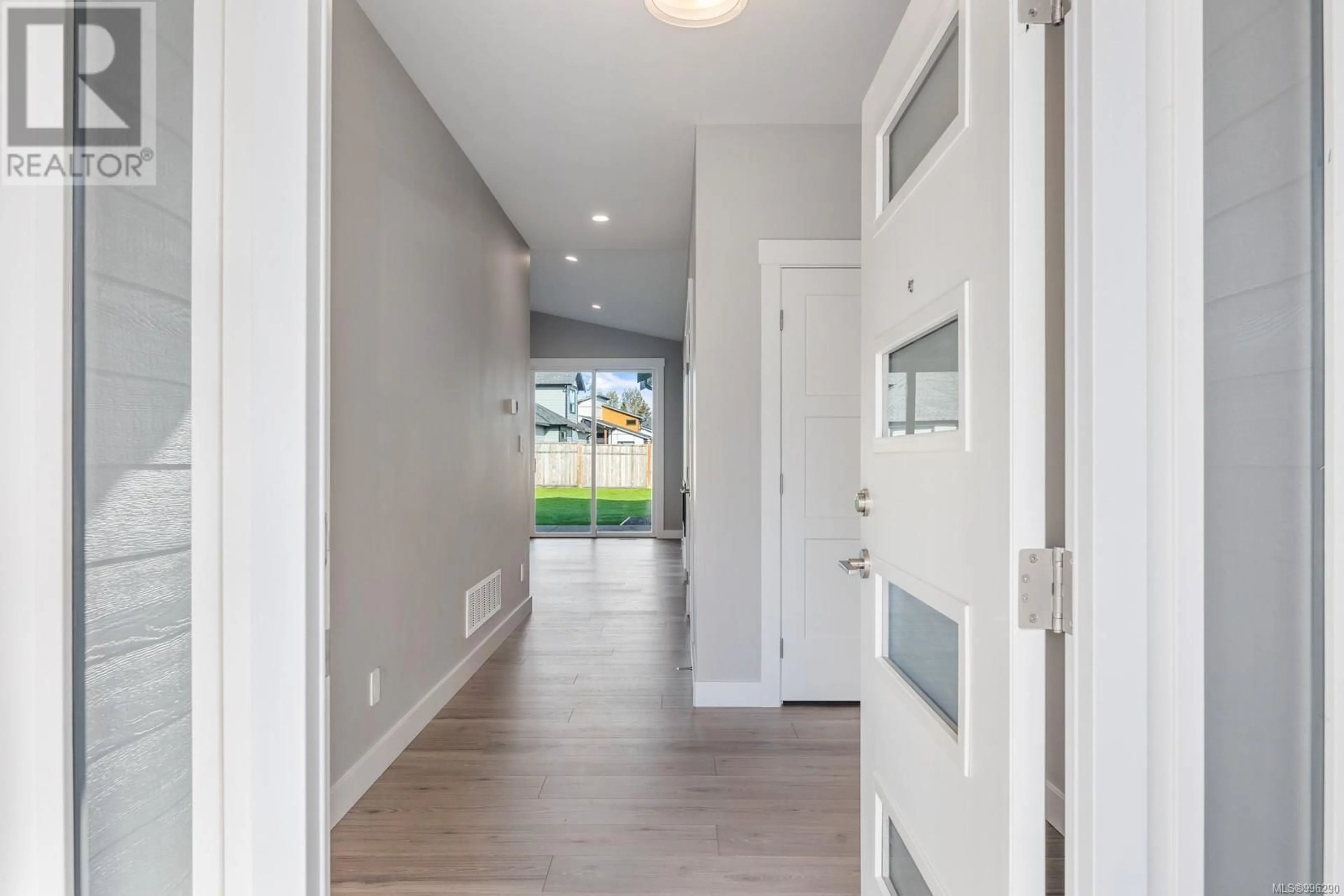 Indoor entryway for 722 SALMONBERRY STREET, Campbell River British Columbia V9H0G1