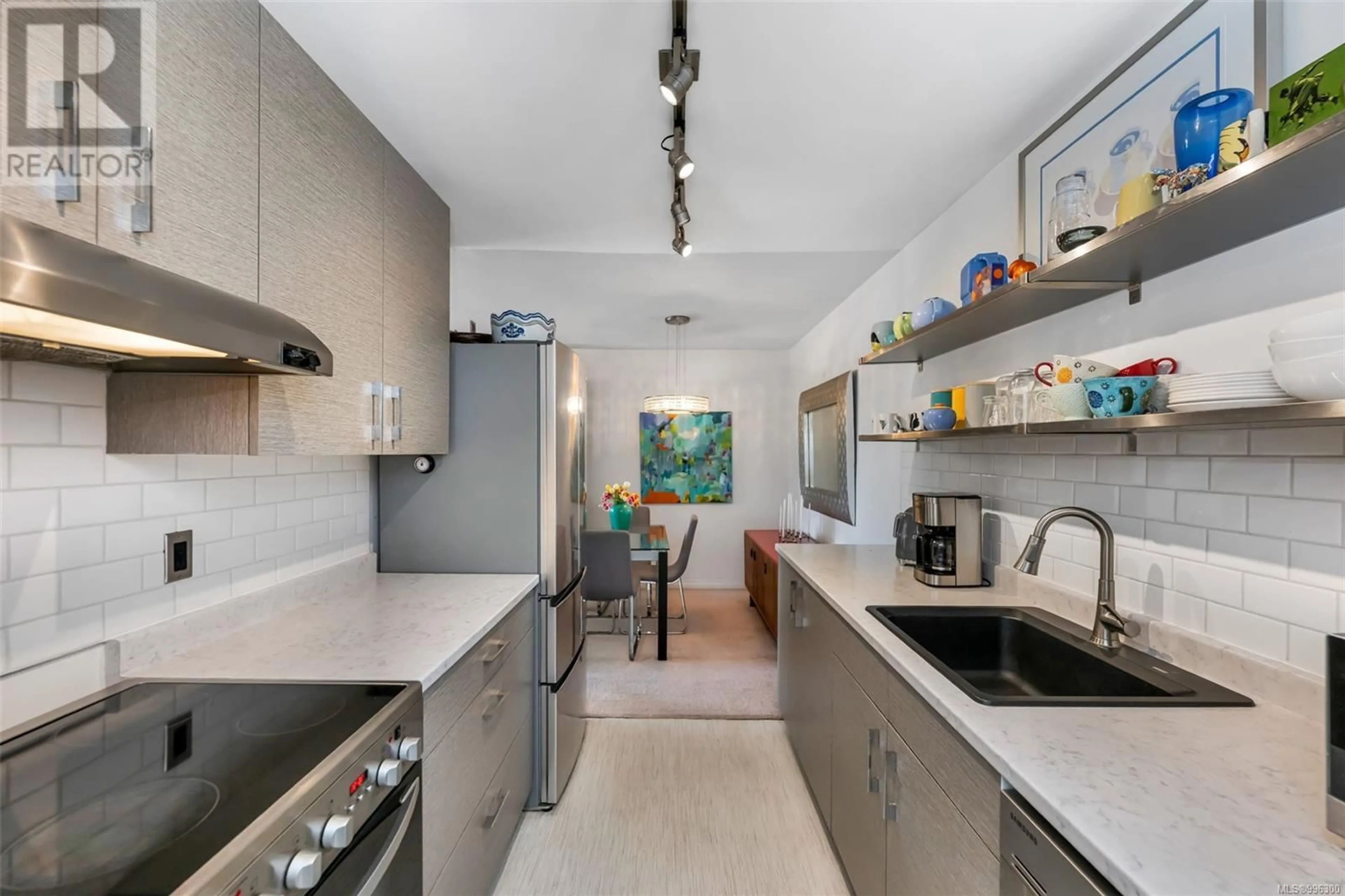 Unknown for 208 - 1060 LINDEN AVENUE, Victoria British Columbia V8V4H2