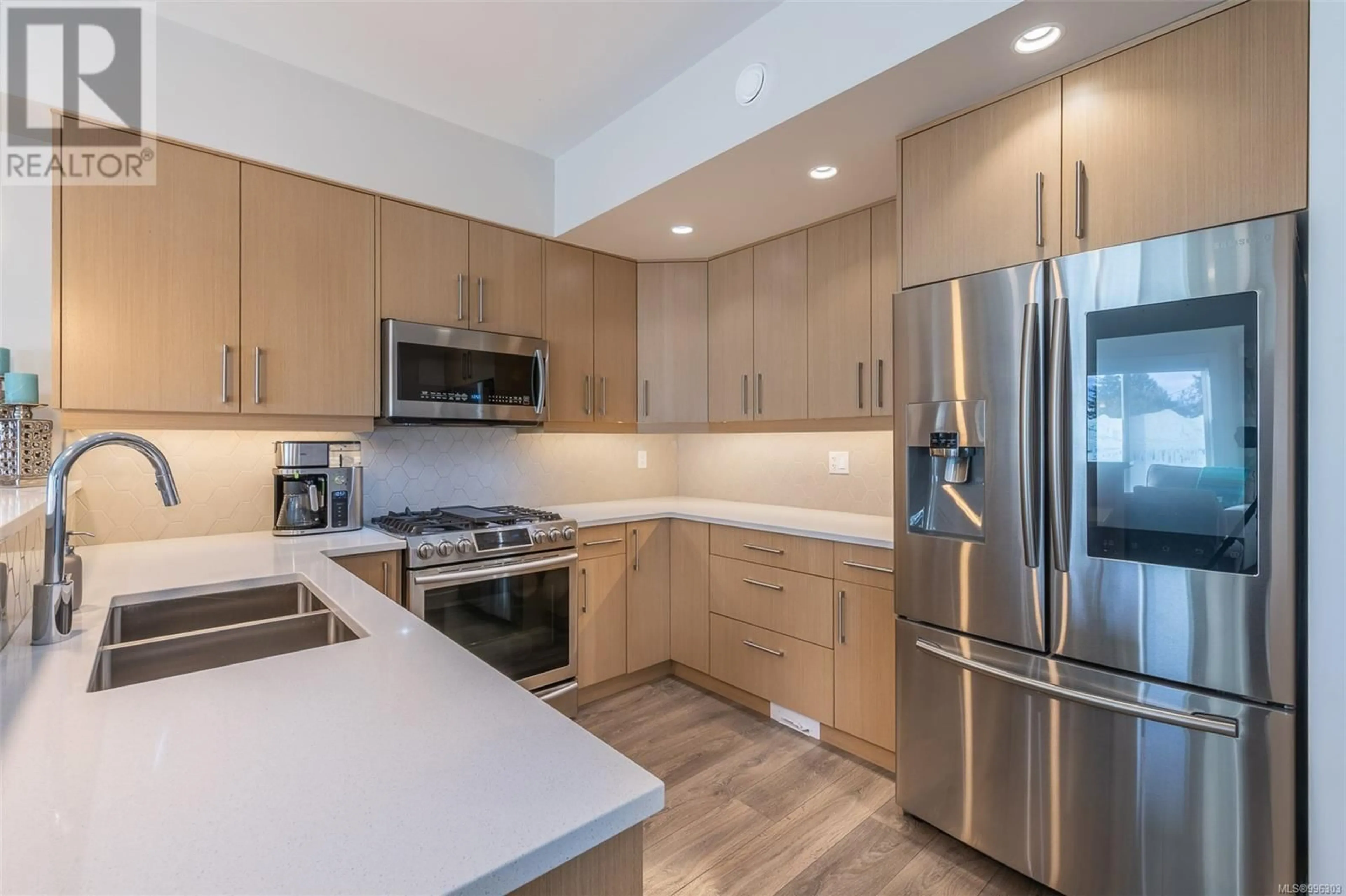 Contemporary kitchen, unknown for 2213 ECHO VALLEY RISE, Langford British Columbia V9B0G4