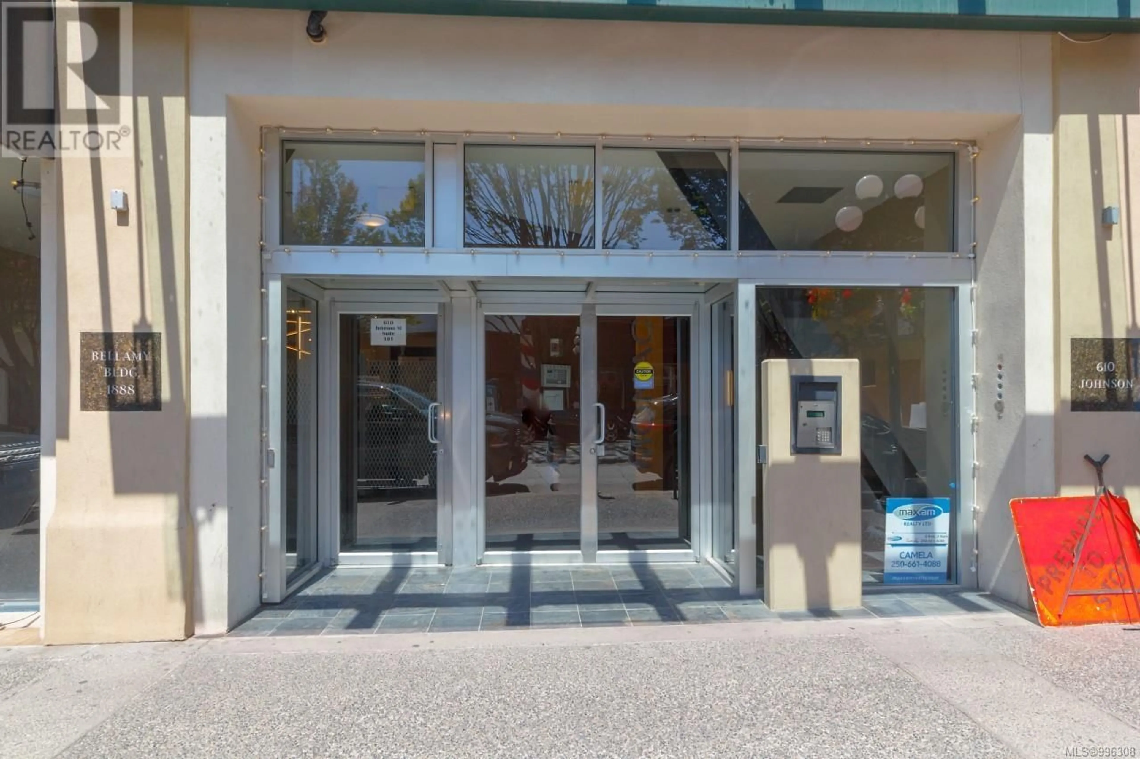 Indoor foyer for 401 - 610 JOHNSON STREET, Victoria British Columbia V8W1M4