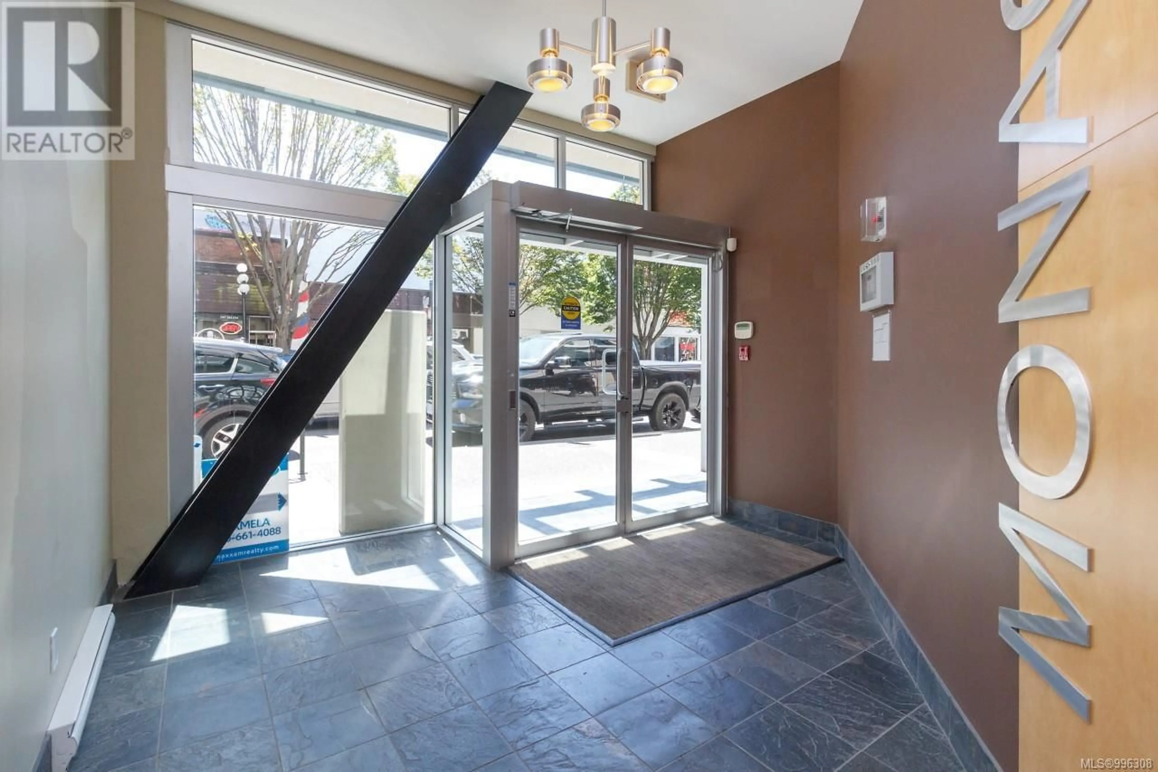 Indoor foyer for 401 - 610 JOHNSON STREET, Victoria British Columbia V8W1M4