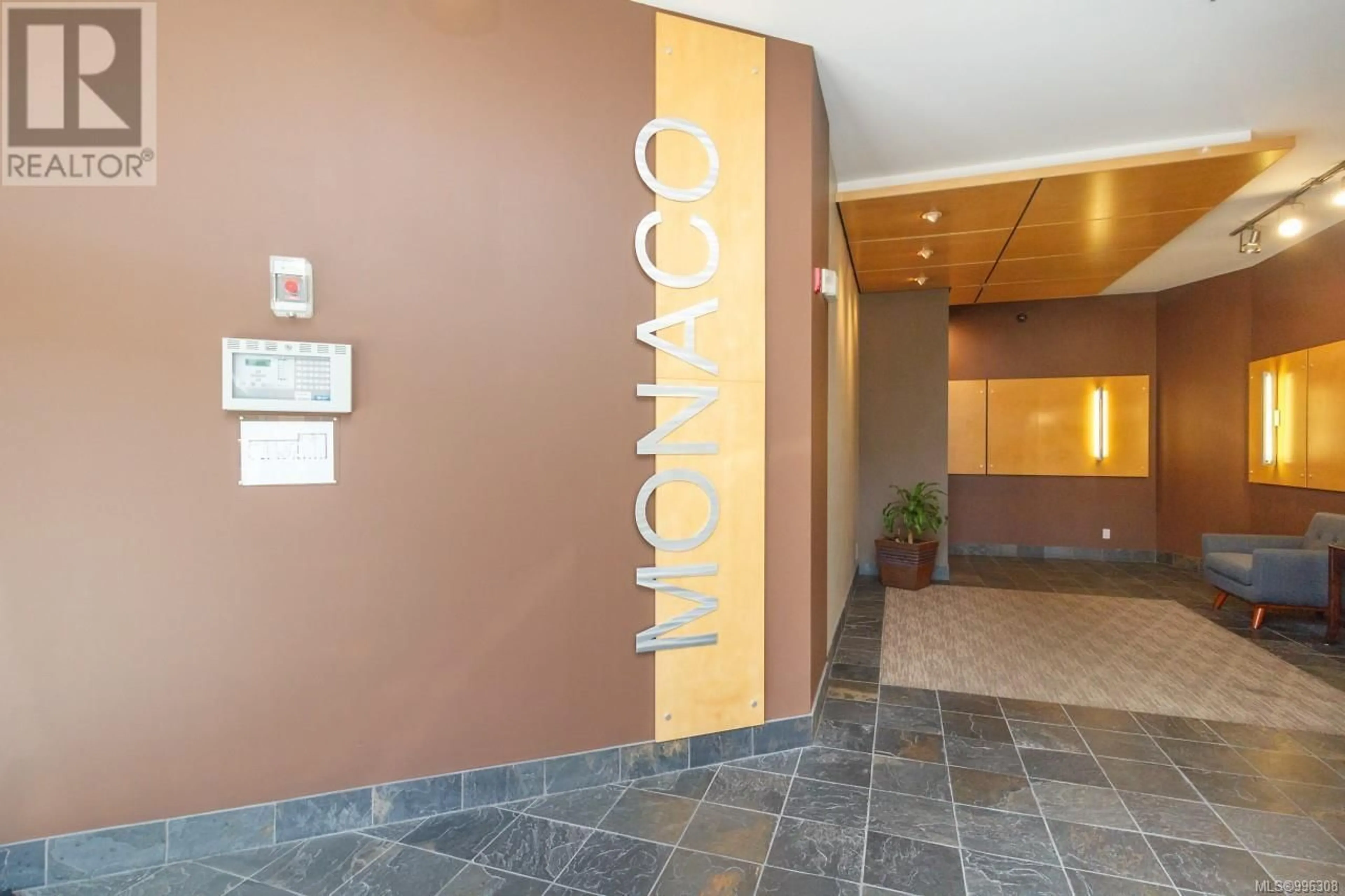 Indoor foyer for 401 - 610 JOHNSON STREET, Victoria British Columbia V8W1M4