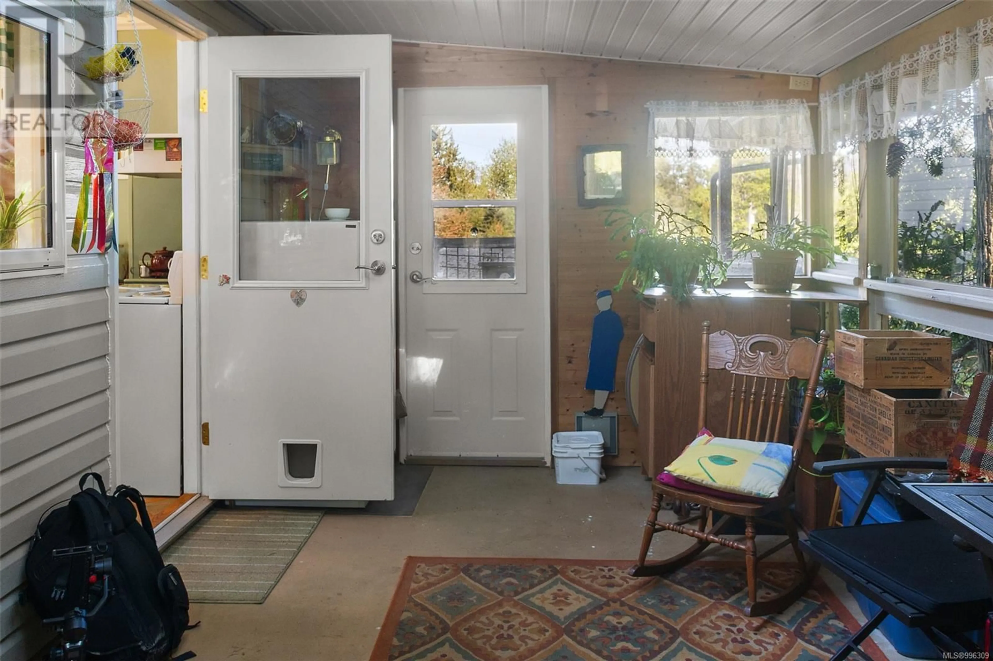 Indoor entryway for 609 - 2850 STAUTW ROAD, Central Saanich British Columbia V8M2C9